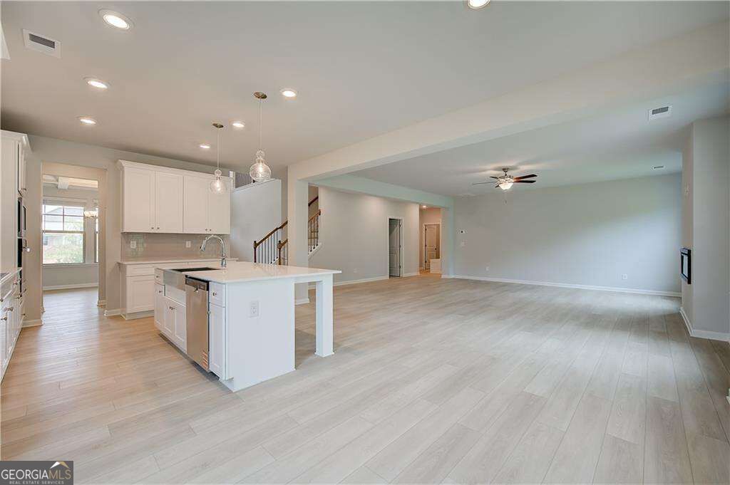 709 Dunlake Way Property Photo 10