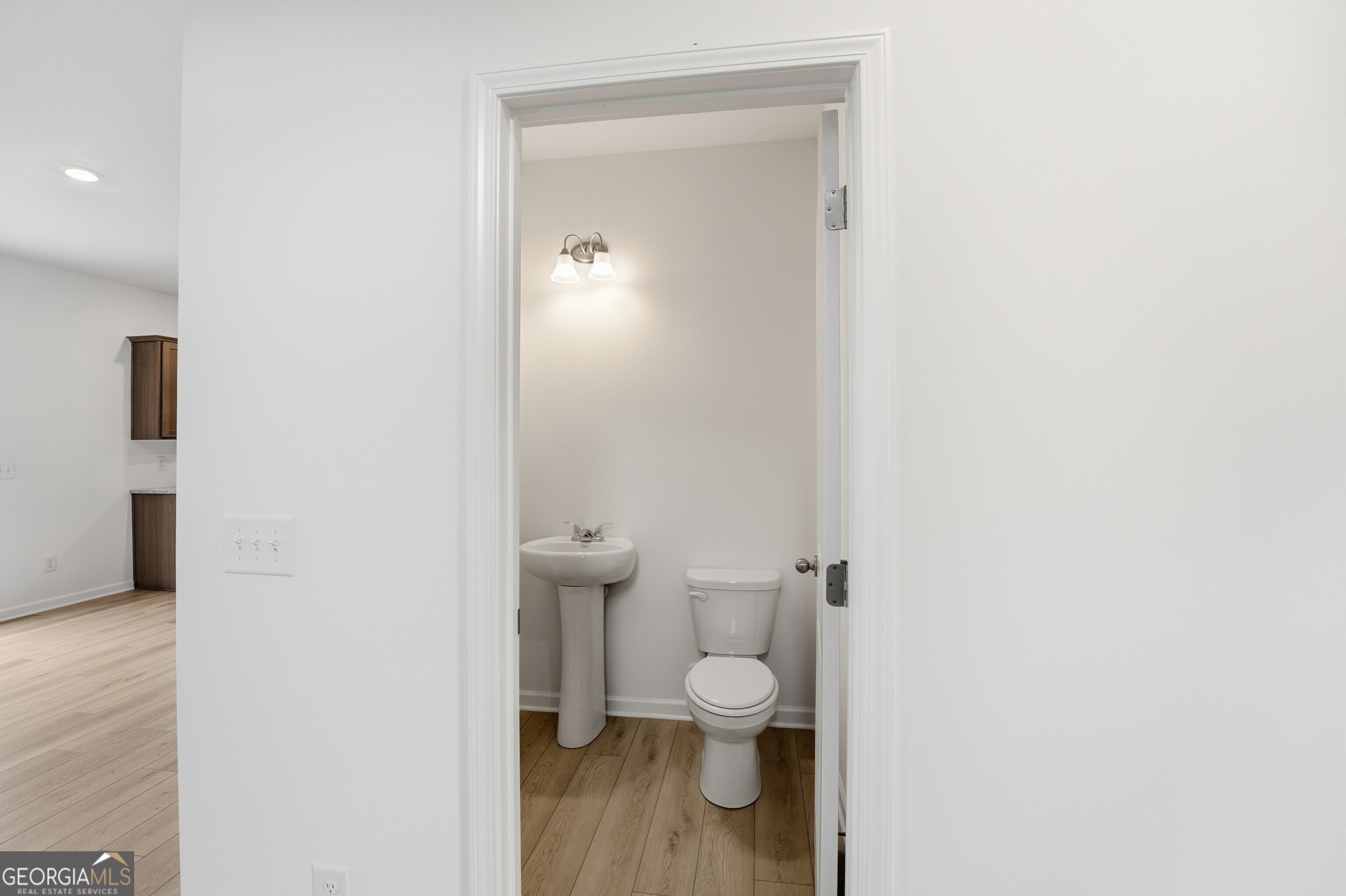 126 Hampton Hollow Drive Property Photo 3