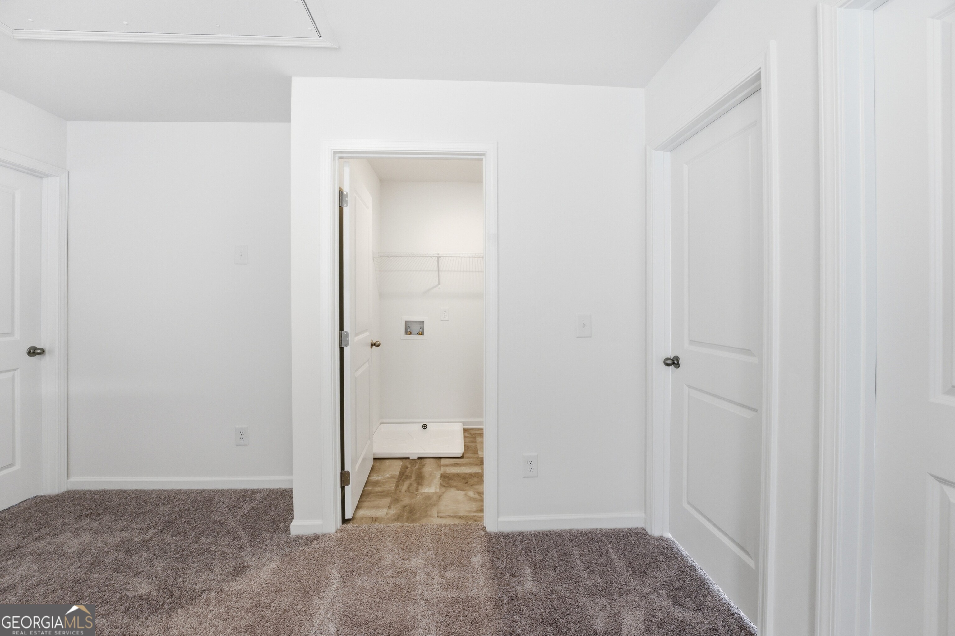 126 Hampton Hollow Drive Property Photo 9