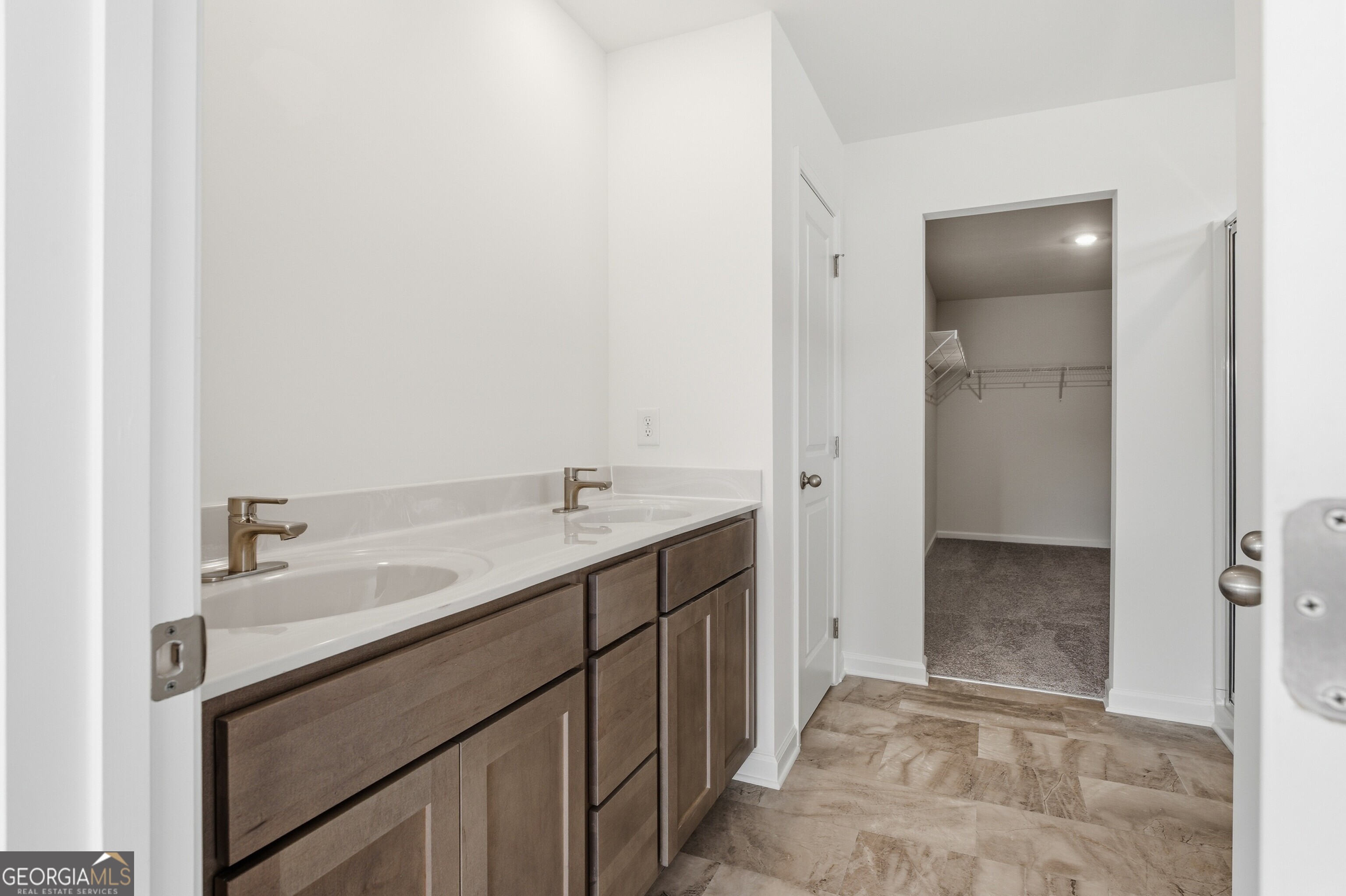 126 Hampton Hollow Drive Property Photo 12