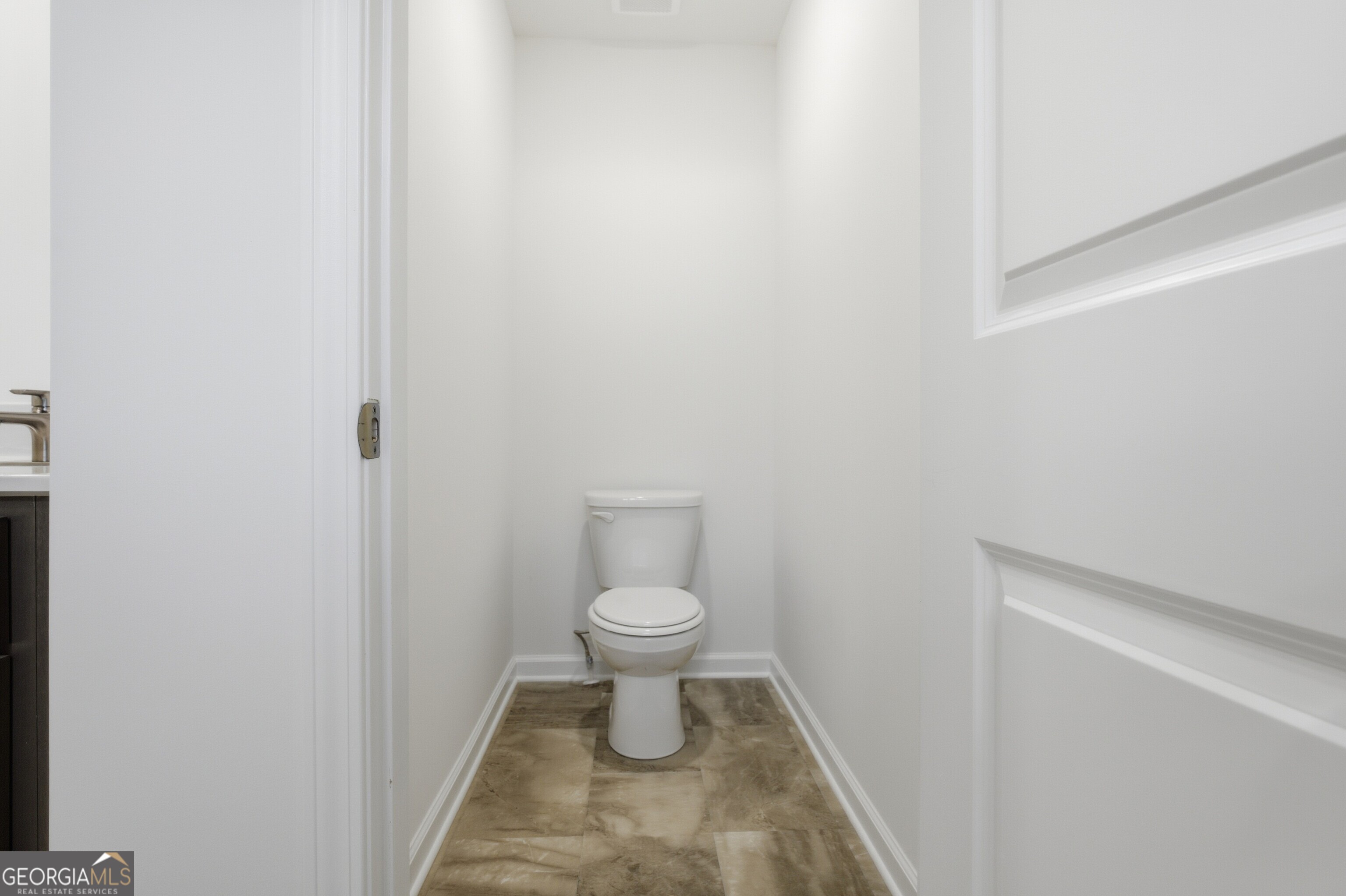 126 Hampton Hollow Drive Property Photo 13