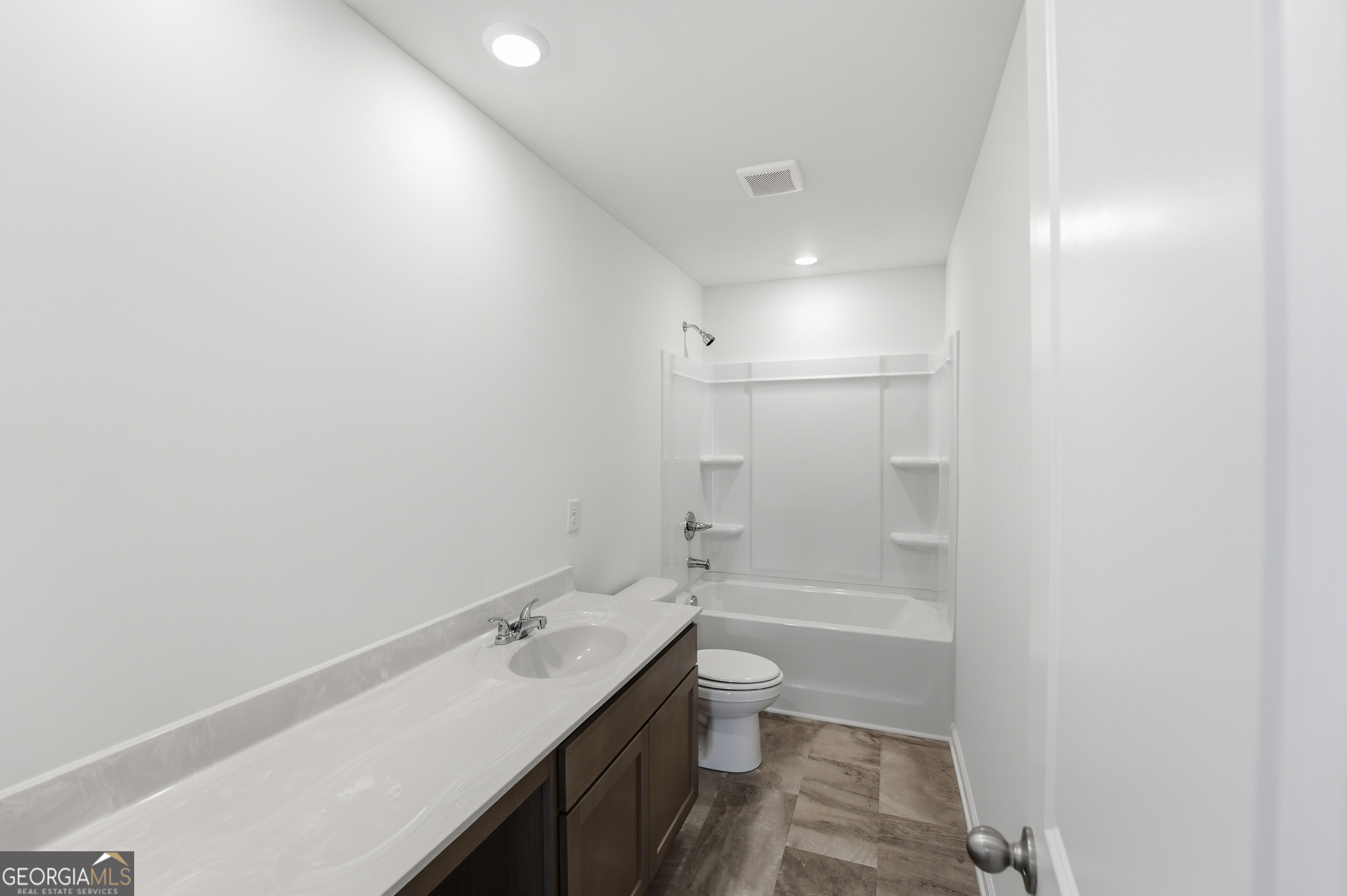 126 Hampton Hollow Drive Property Photo 16