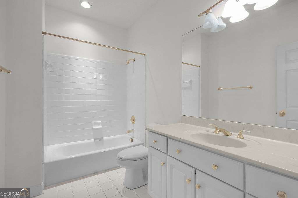 230 Lyman Hall Property Photo 21