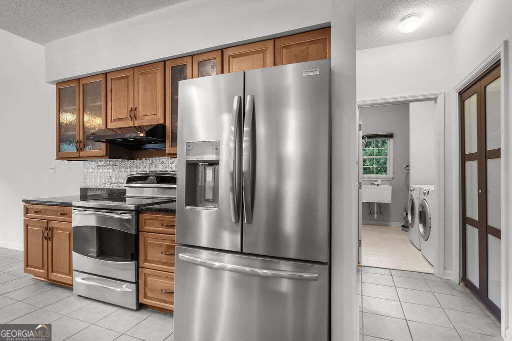 230 Lyman Hall Property Photo 44