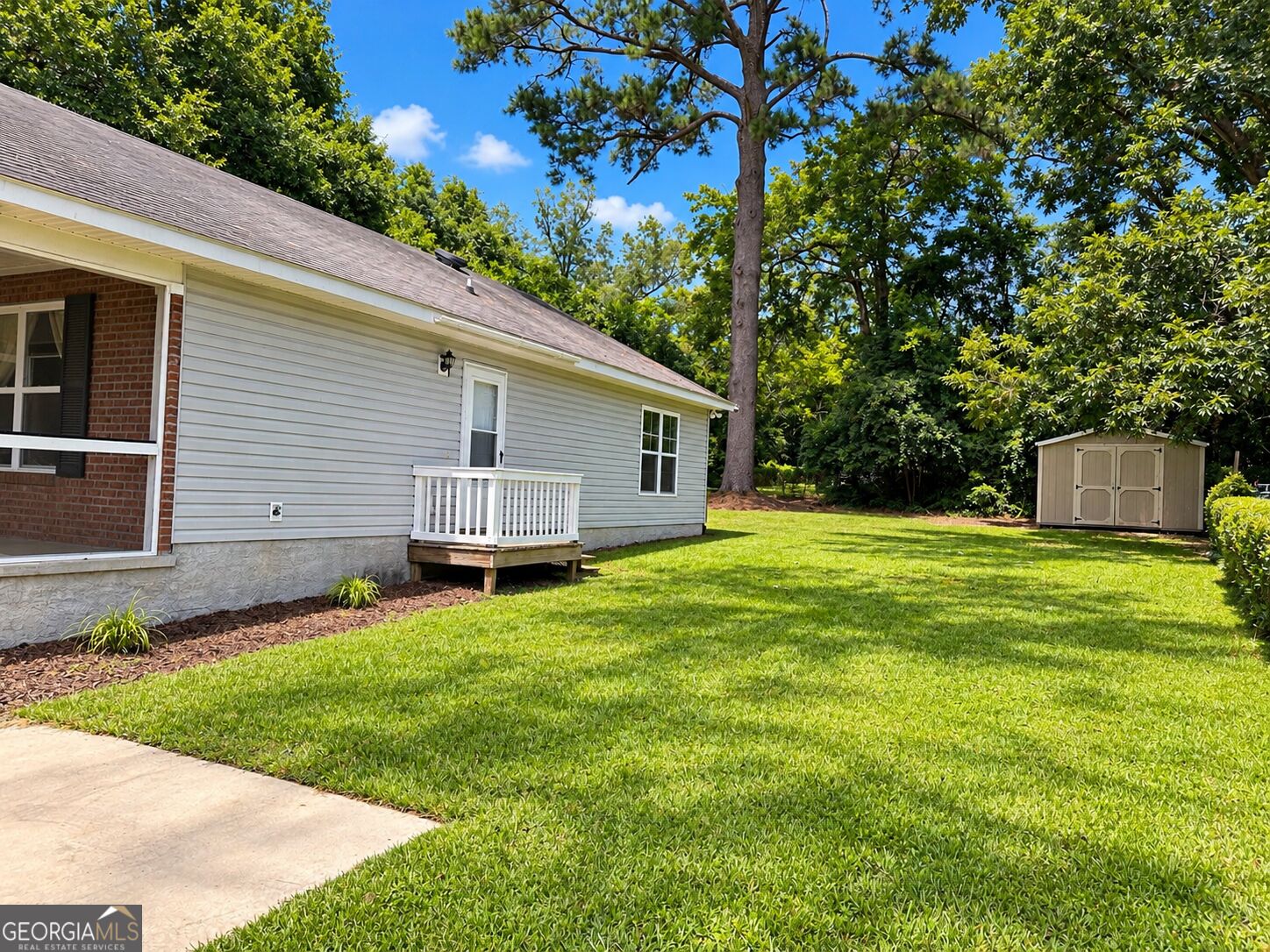 209 Henderson Street Property Photo 4