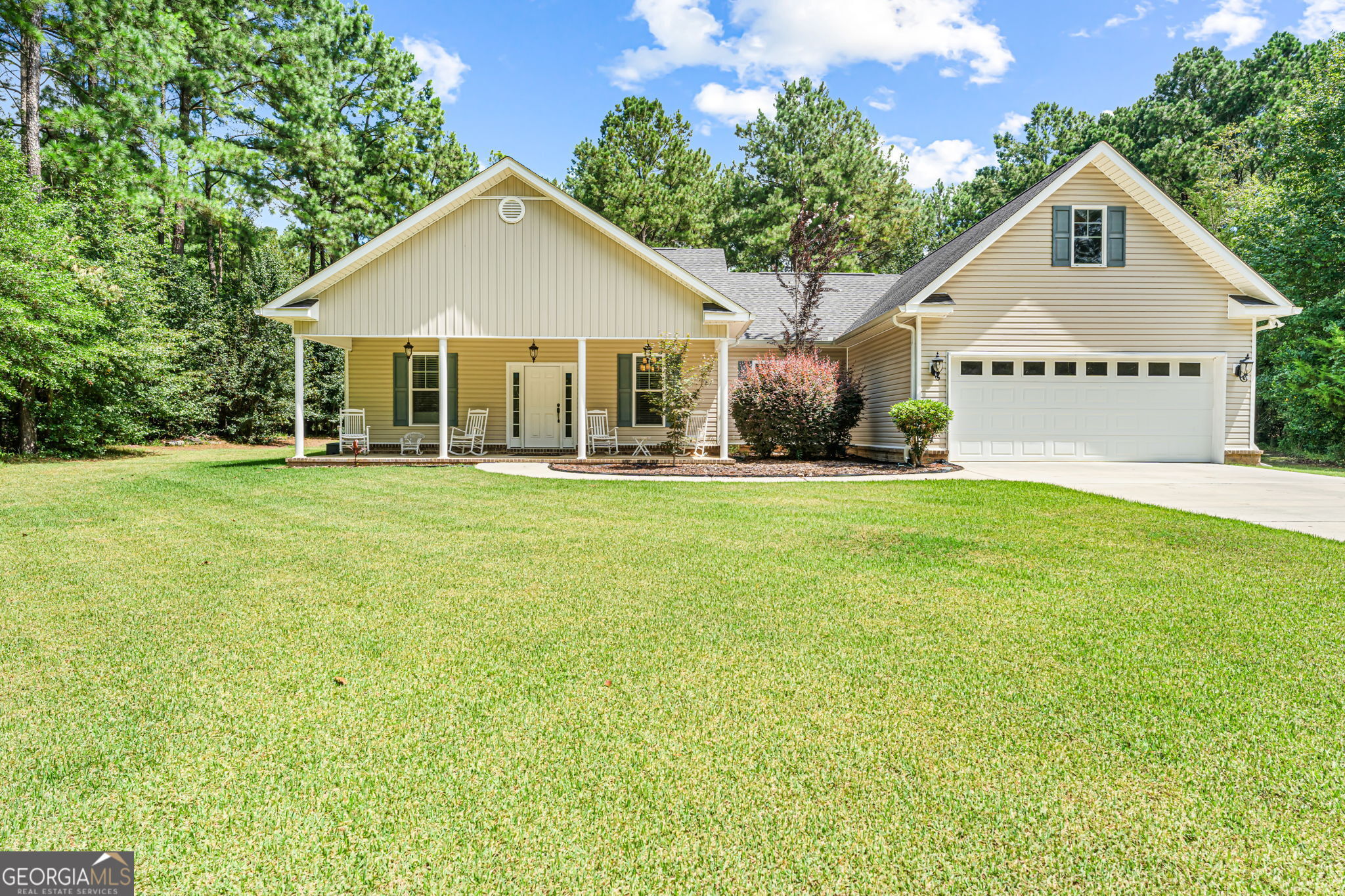 142 Honeysuckle Trace Property Photo 1