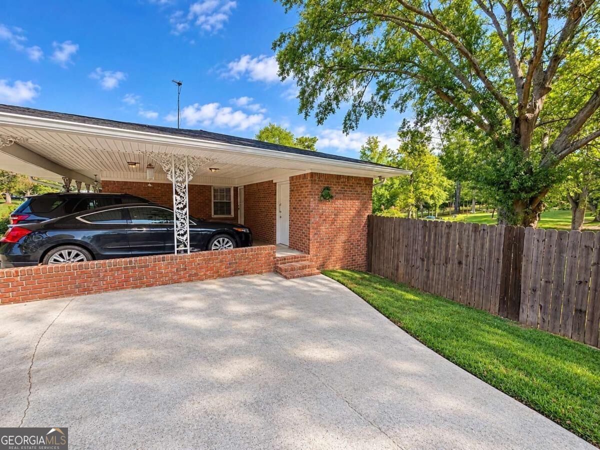 304 Fayetteville Road Property Photo 3