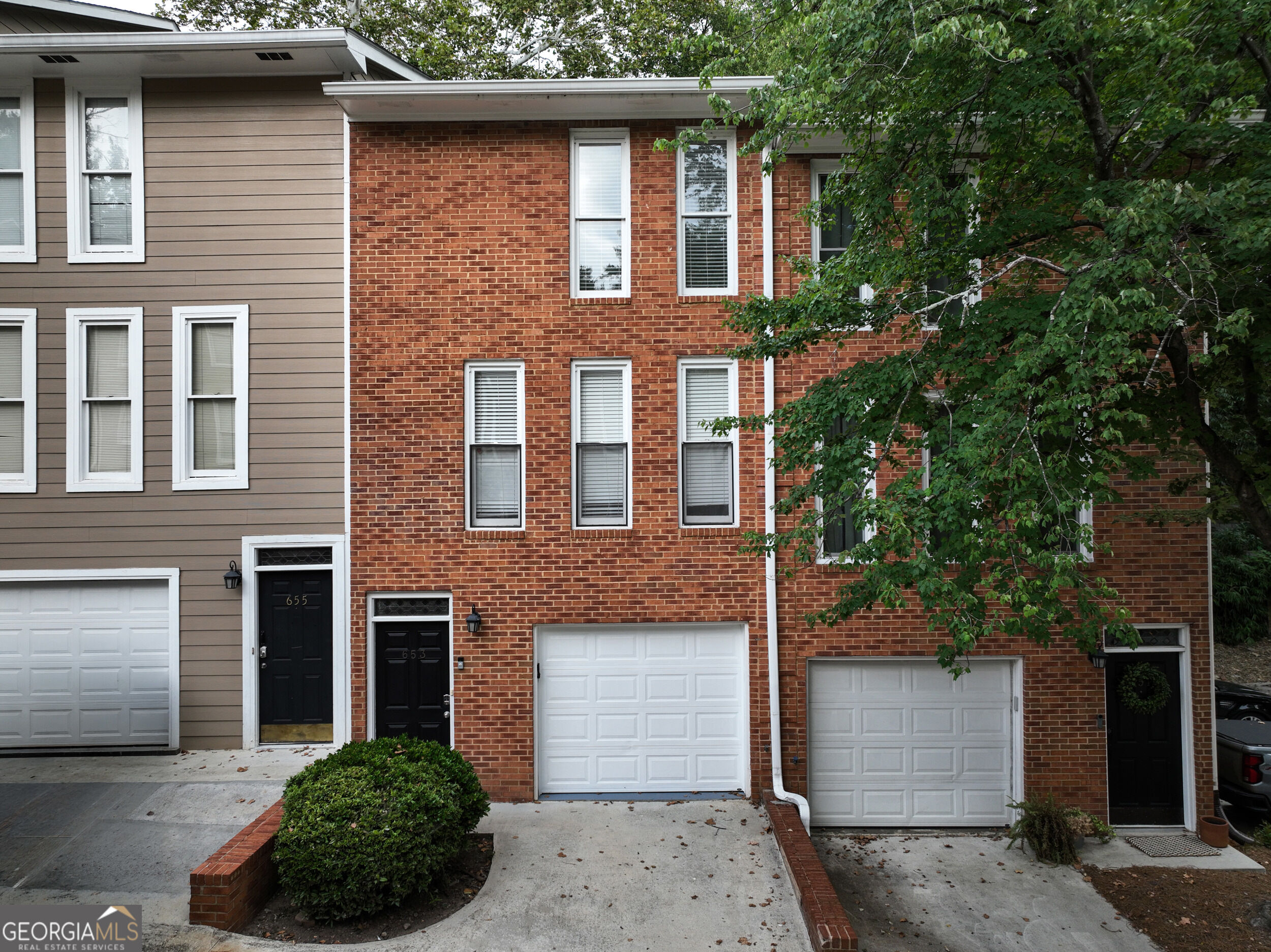 653 Park Village Drive Ne Property Photo 1