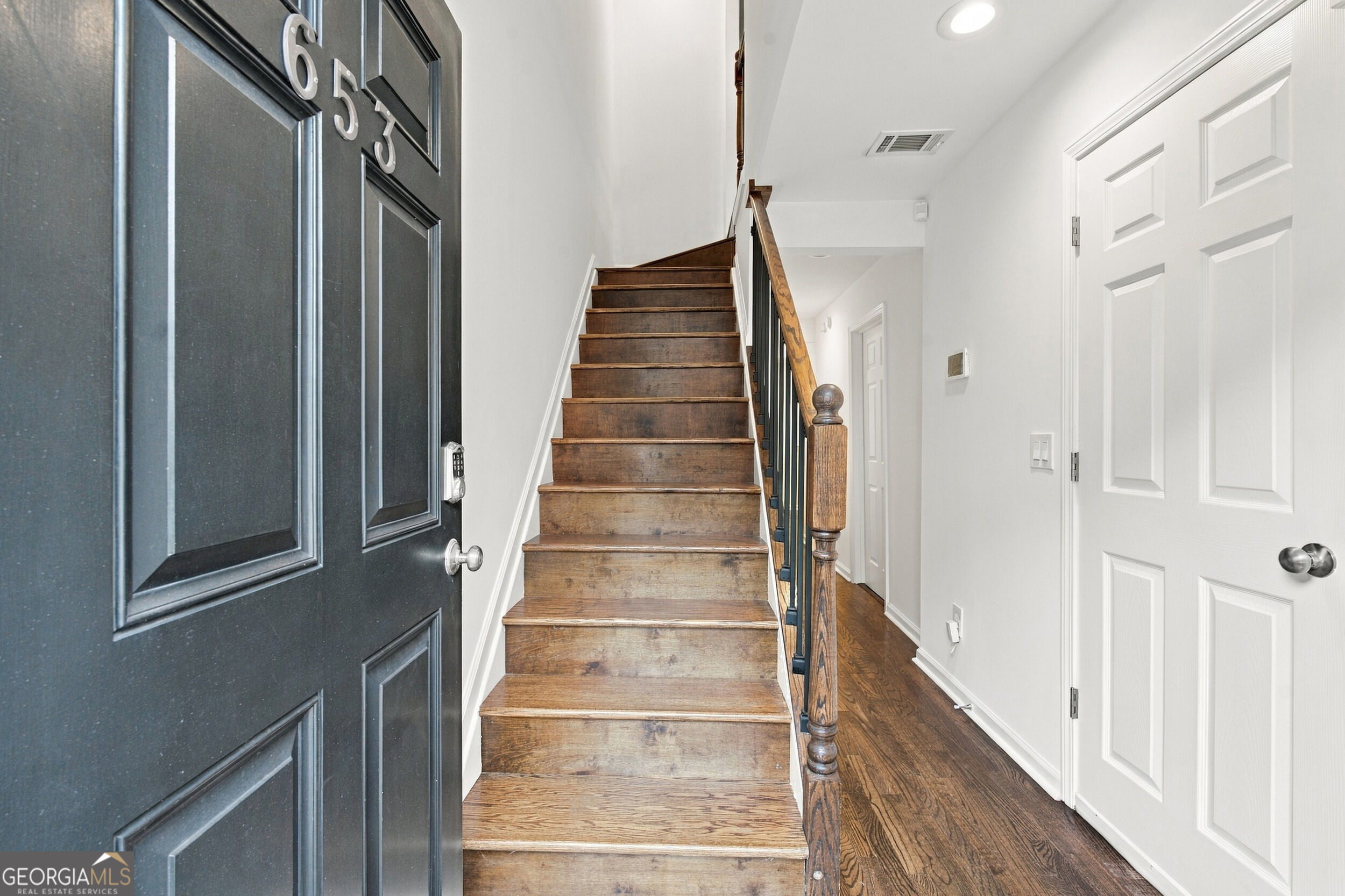 653 Park Village Drive Ne Property Photo 2