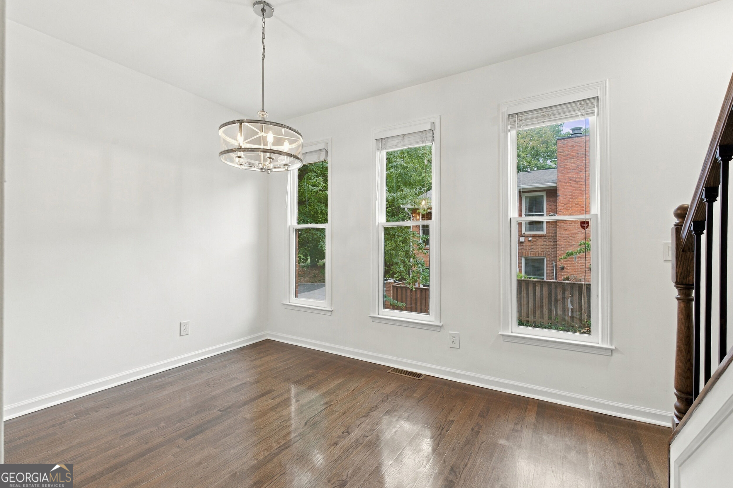 653 Park Village Drive Ne Property Photo 8