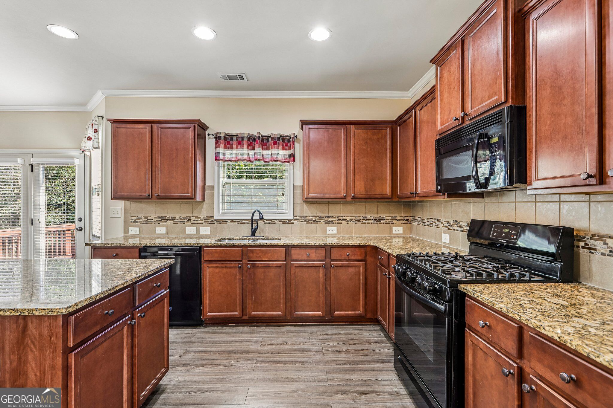 202 Inverness Avenue Property Photo 8