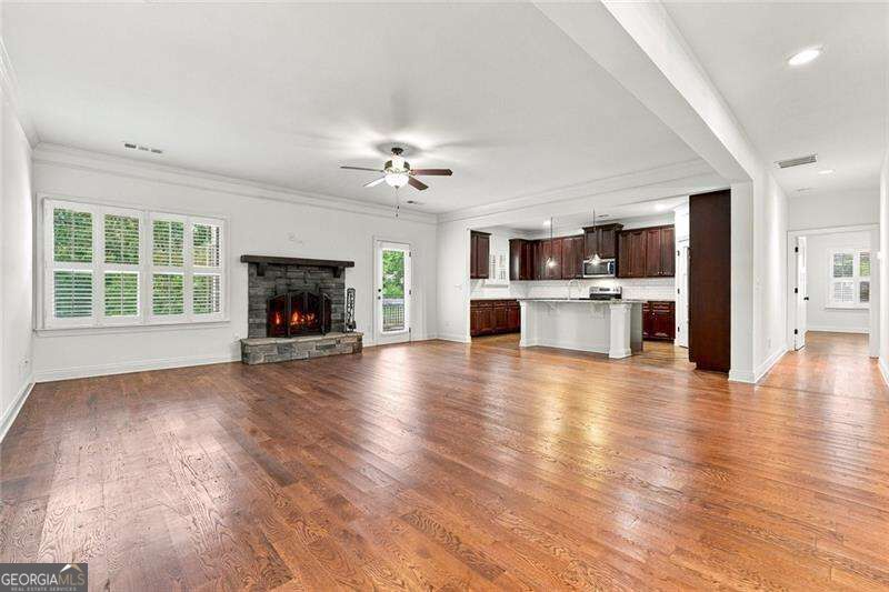 423 Spring Lake Hills Property Photo 6