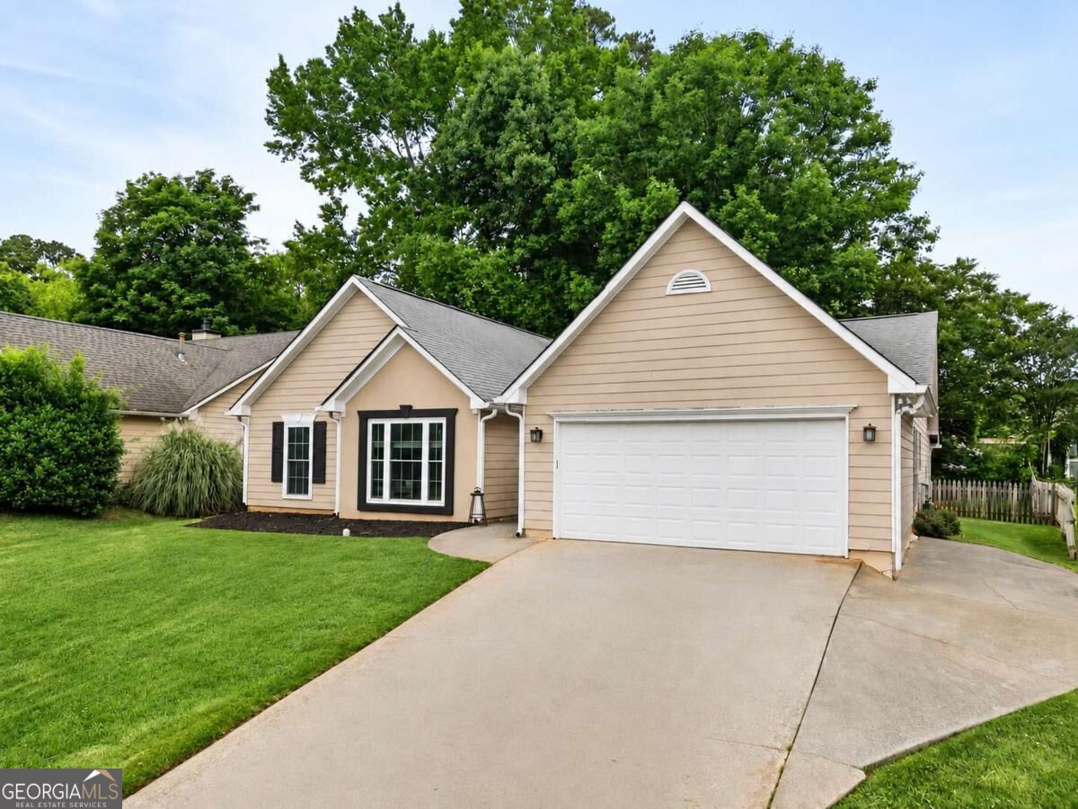 255 Paris Drive Property Photo 1
