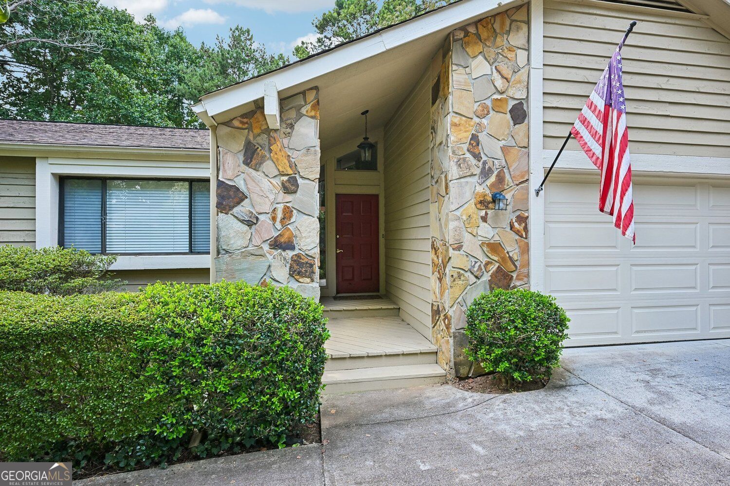 1008 Muirfield Drive Ne Property Photo 2