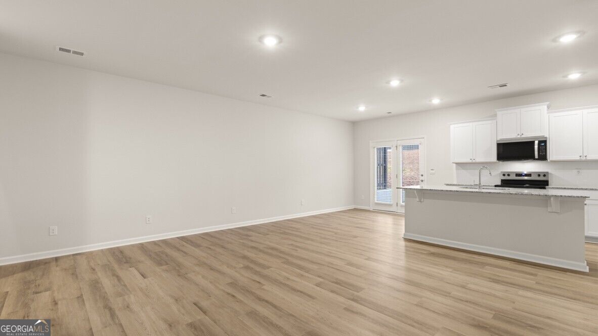 2366 Carlton Parkway Property Photo 3