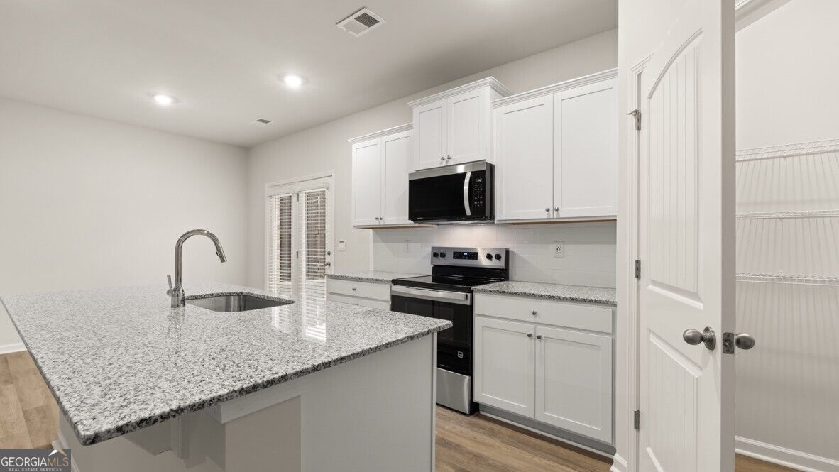 2366 Carlton Parkway Property Photo 6