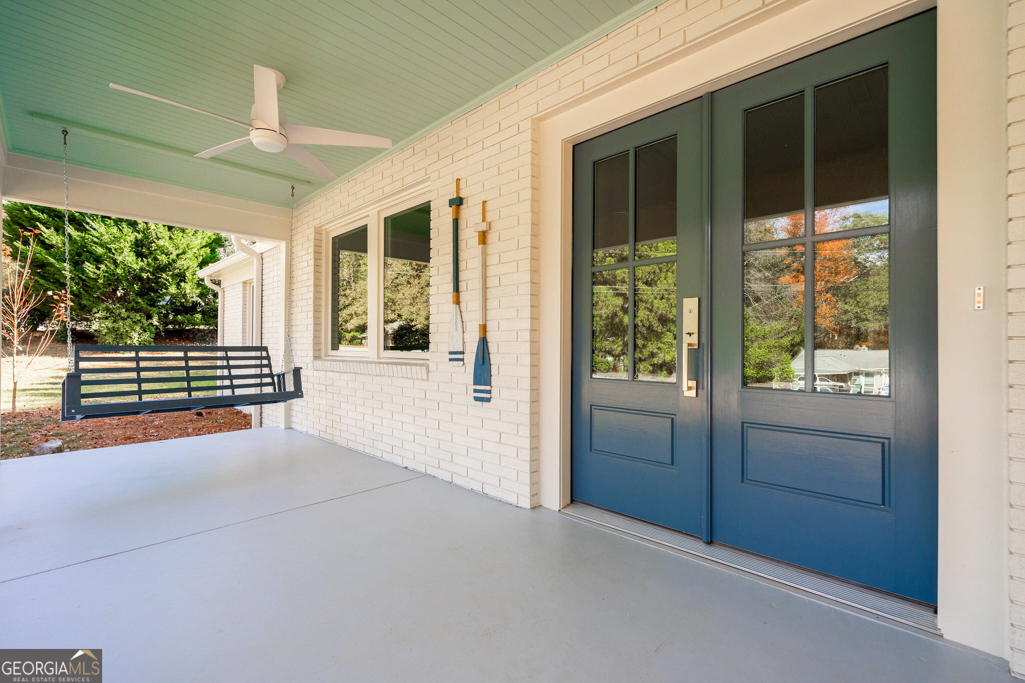 745 Honeysuckle Property Photo 3