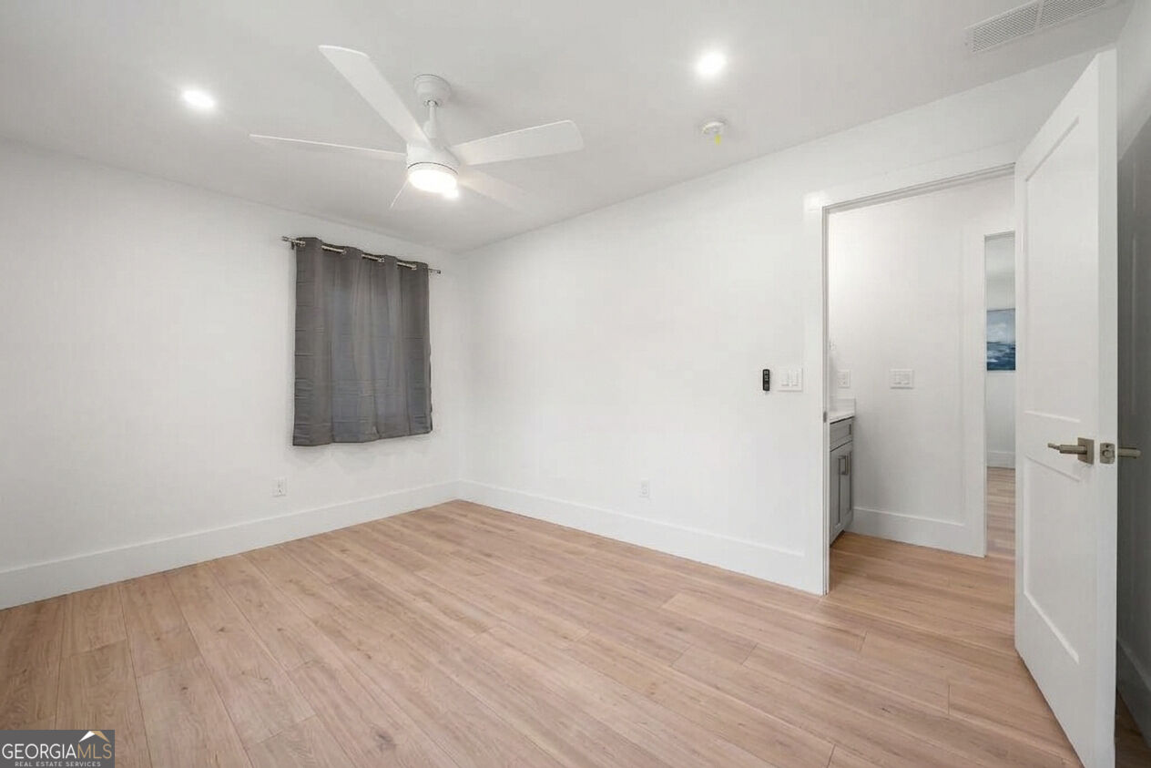745 Honeysuckle Property Photo 18