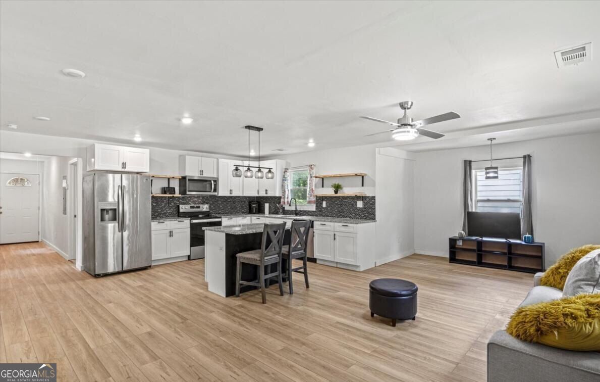 1077 Peeples Street Property Photo 3