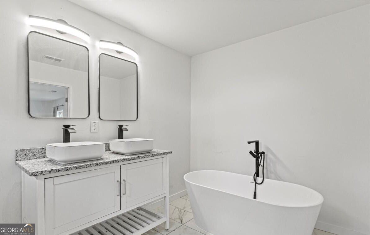 1077 Peeples Street Property Photo 11