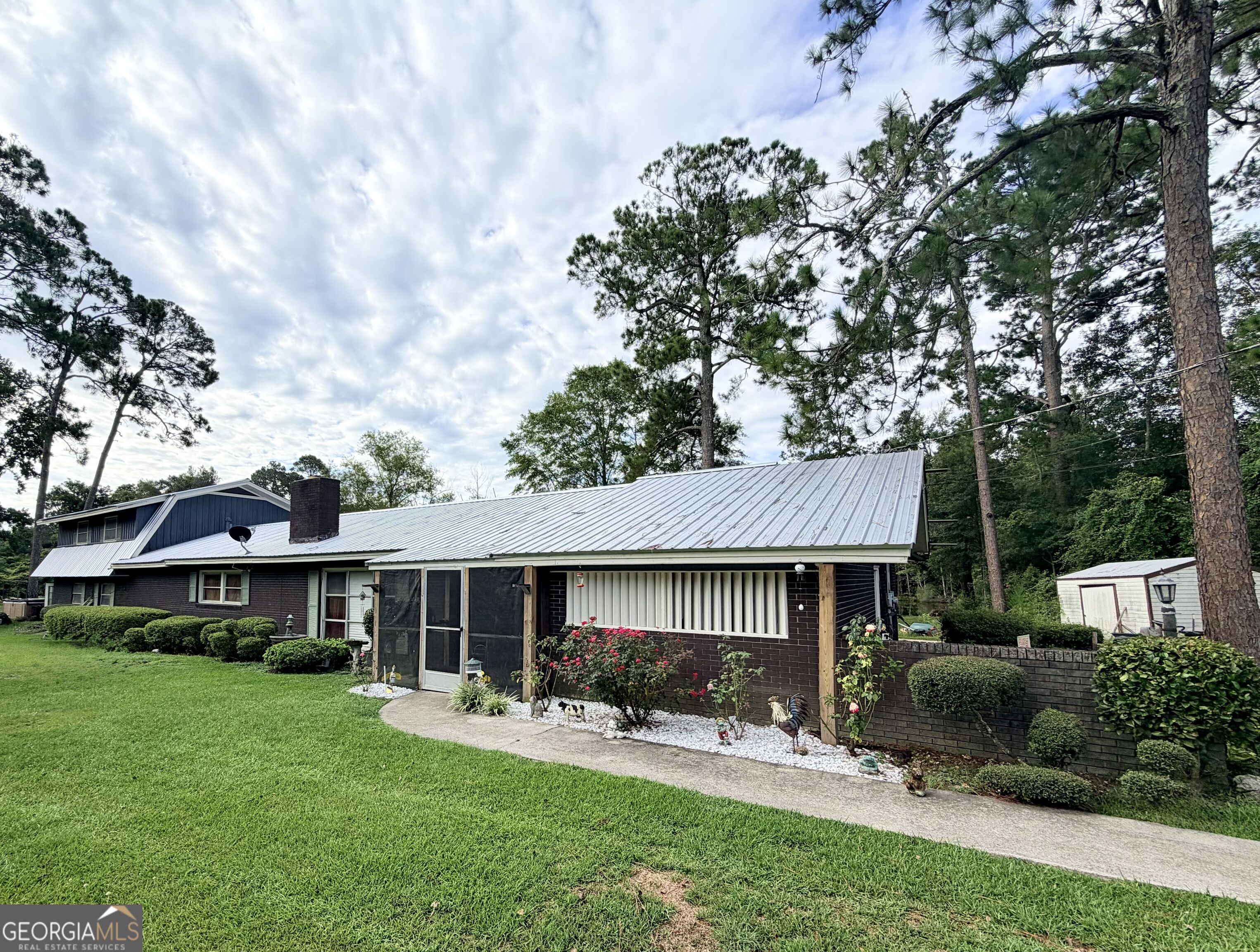 218 Railroad Street Property Photo 1