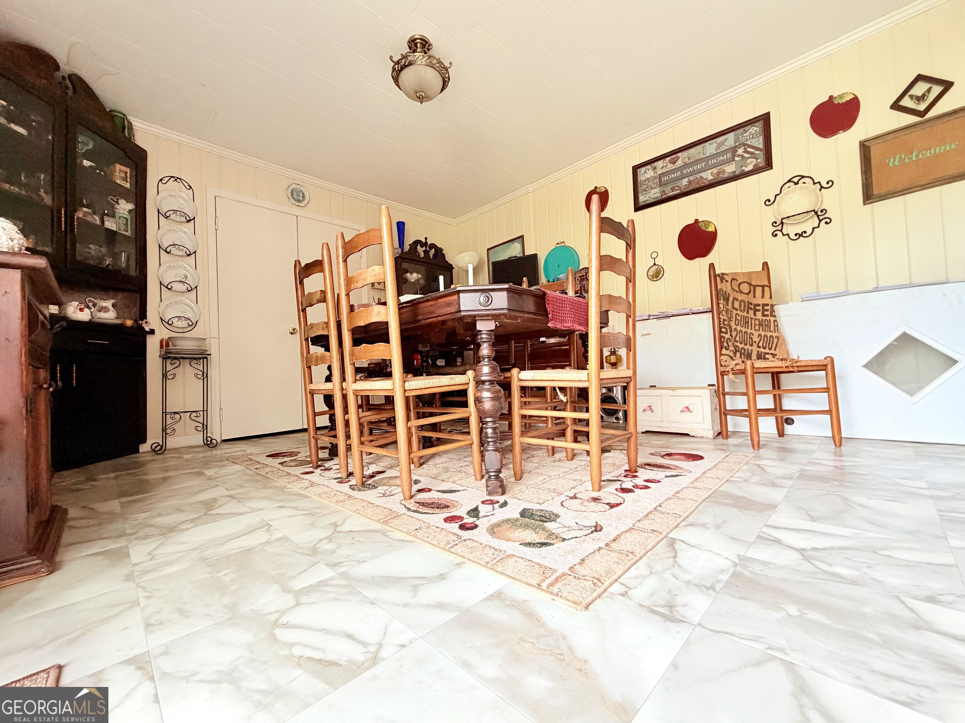 218 Railroad Street Property Photo 5