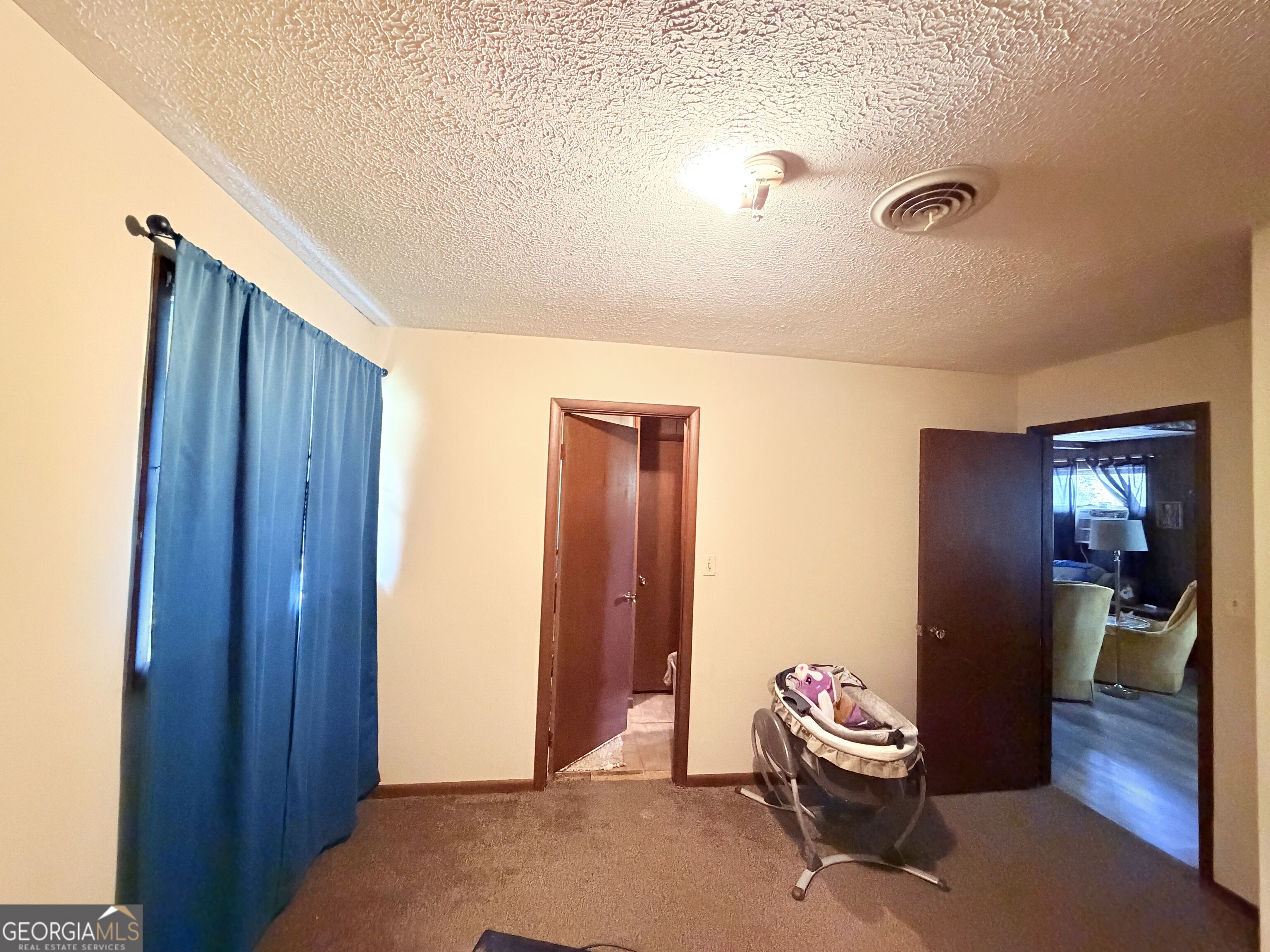 218 Railroad Street Property Photo 14