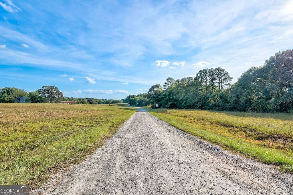 1050 J T Elder Road Property Photo 3