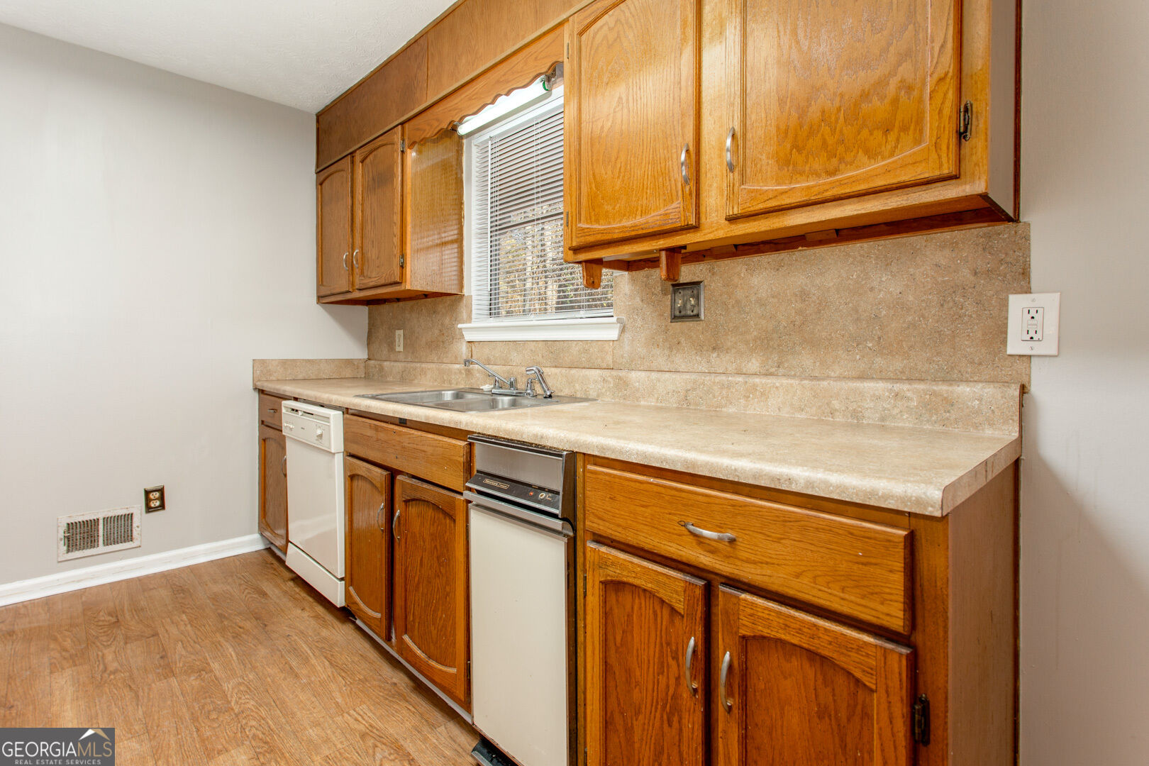 8642 Plumtree Drive Property Photo 11
