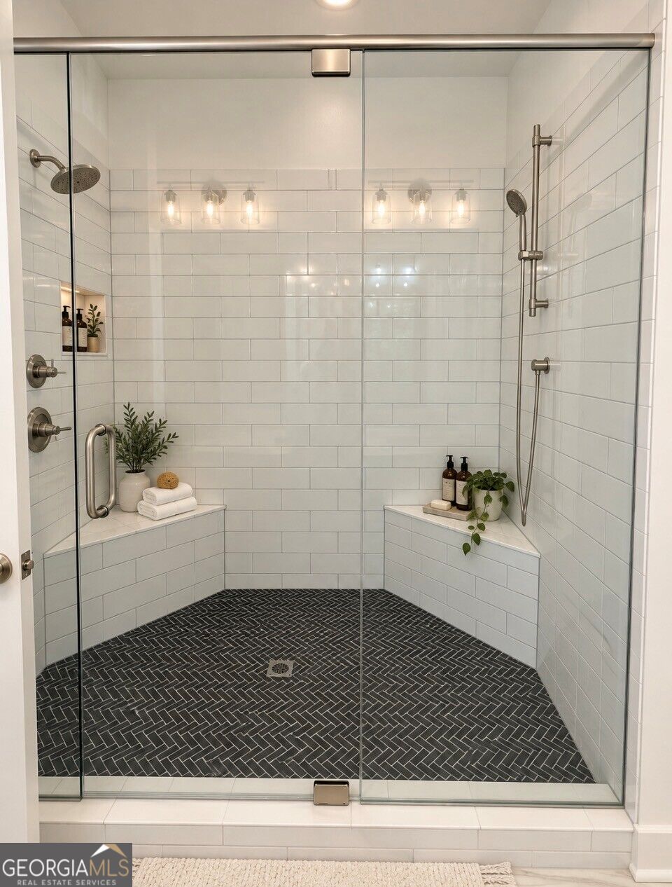 5611 Pine Street Property Photo 10