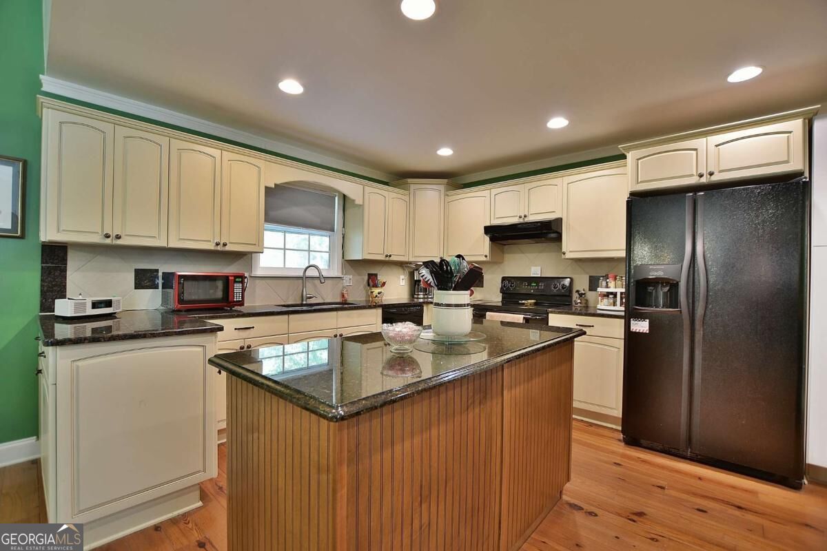 815 Hugley Road Property Photo 6