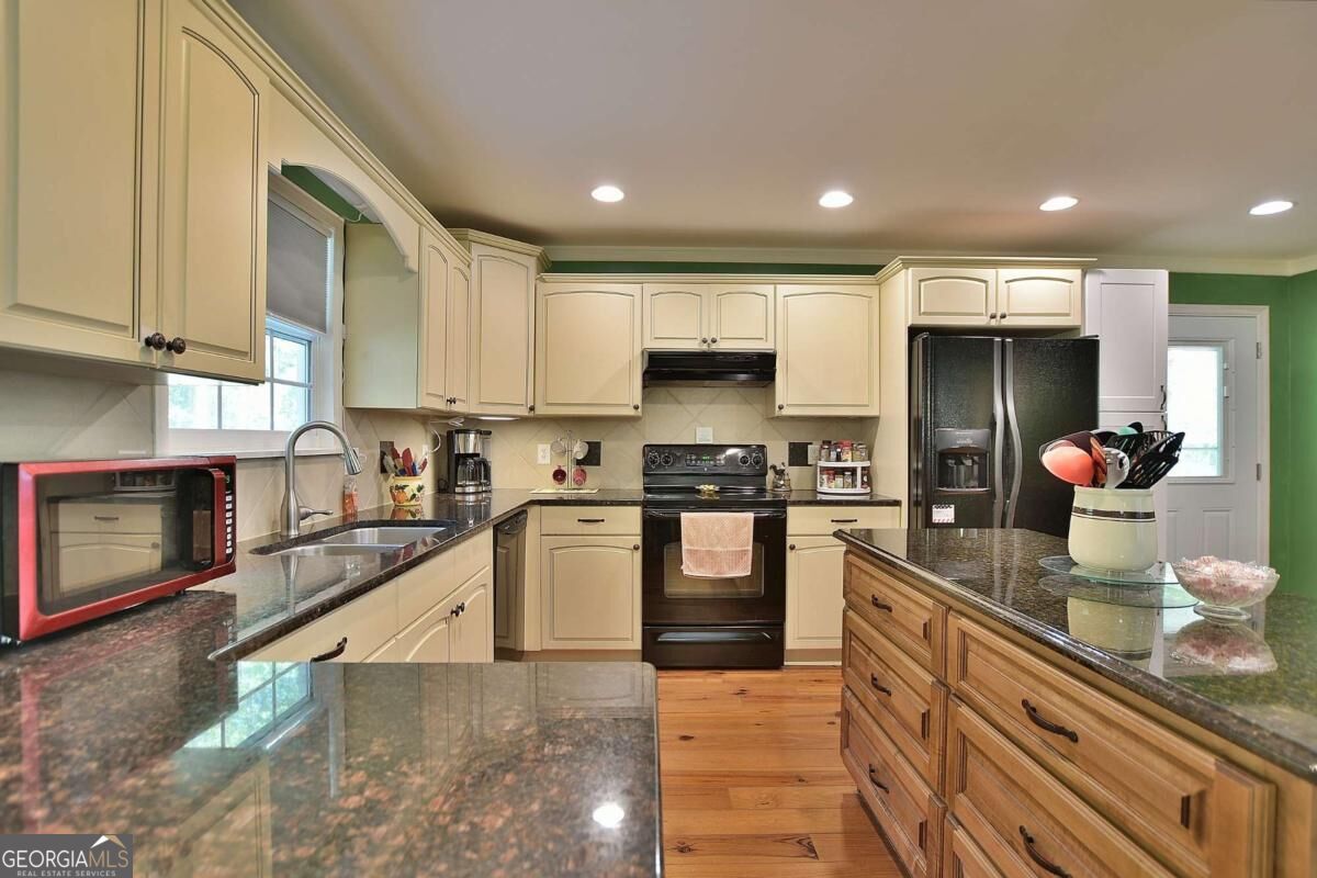815 Hugley Road Property Photo 7
