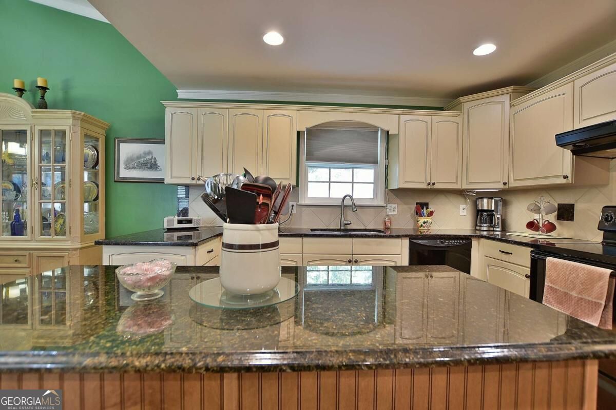 815 Hugley Road Property Photo 11