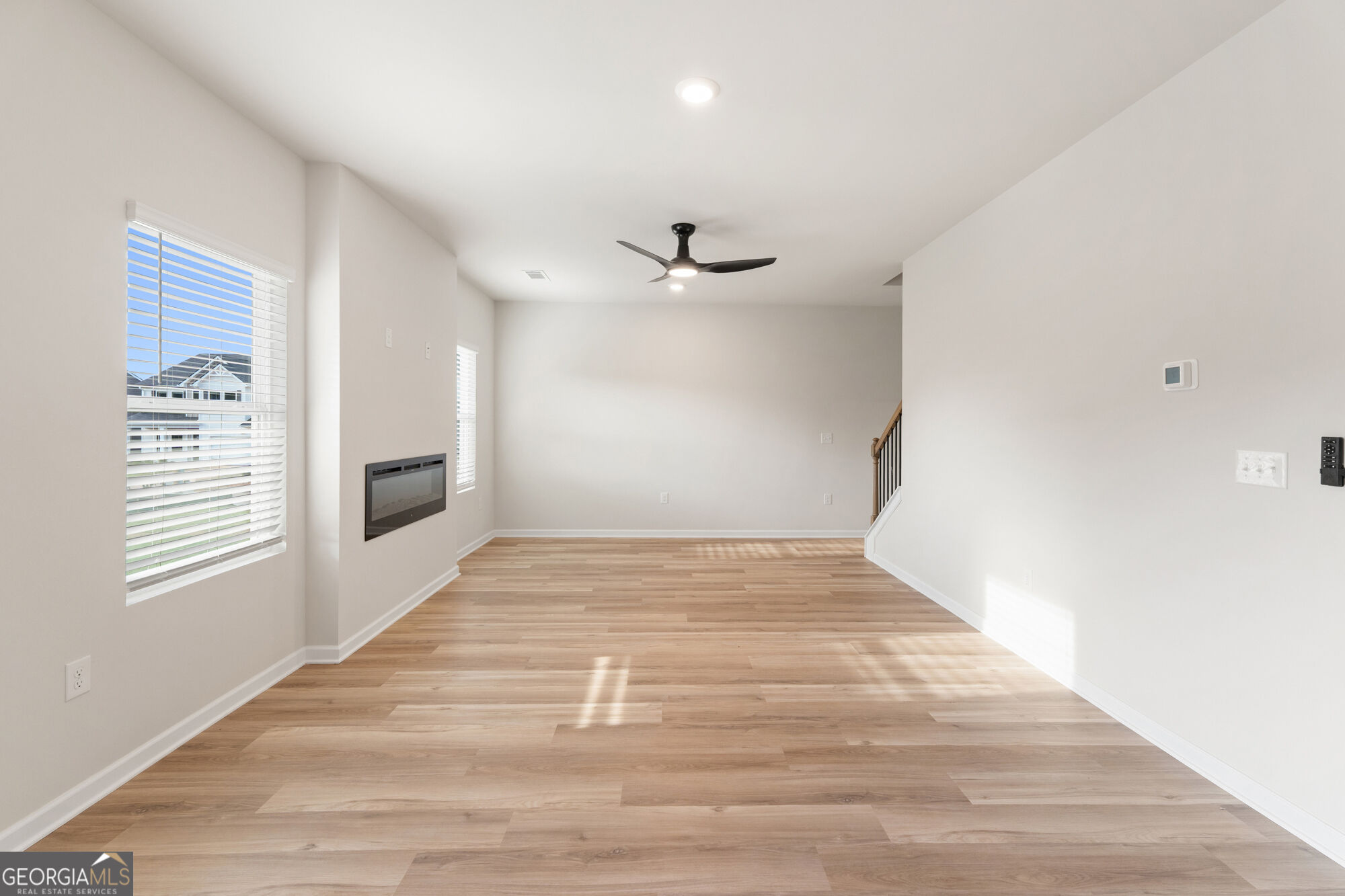 1021 Whitman Way Property Photo 7
