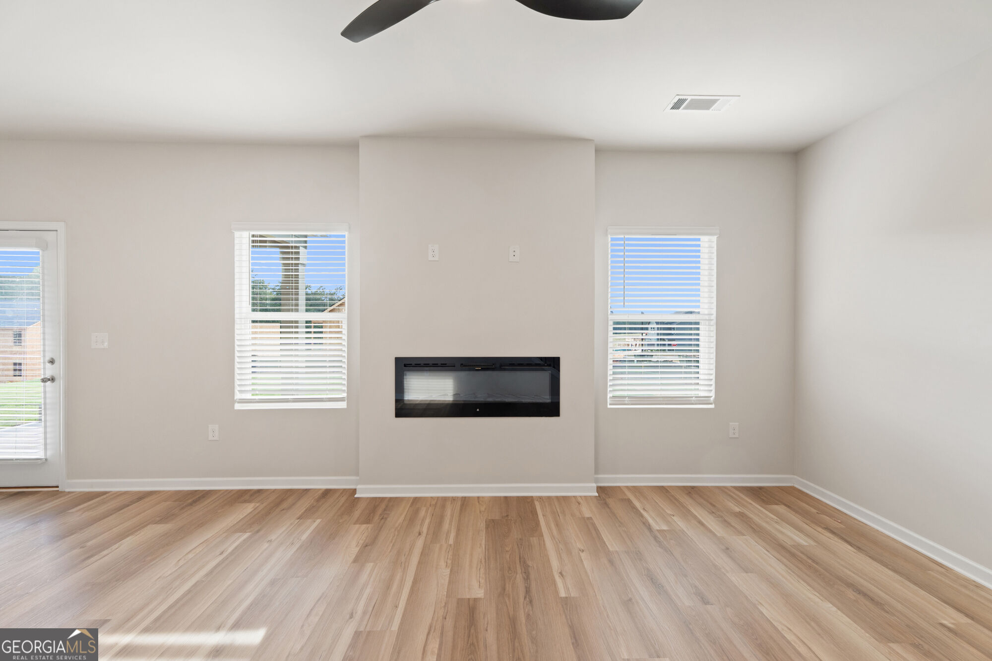 1021 Whitman Way Property Photo 8