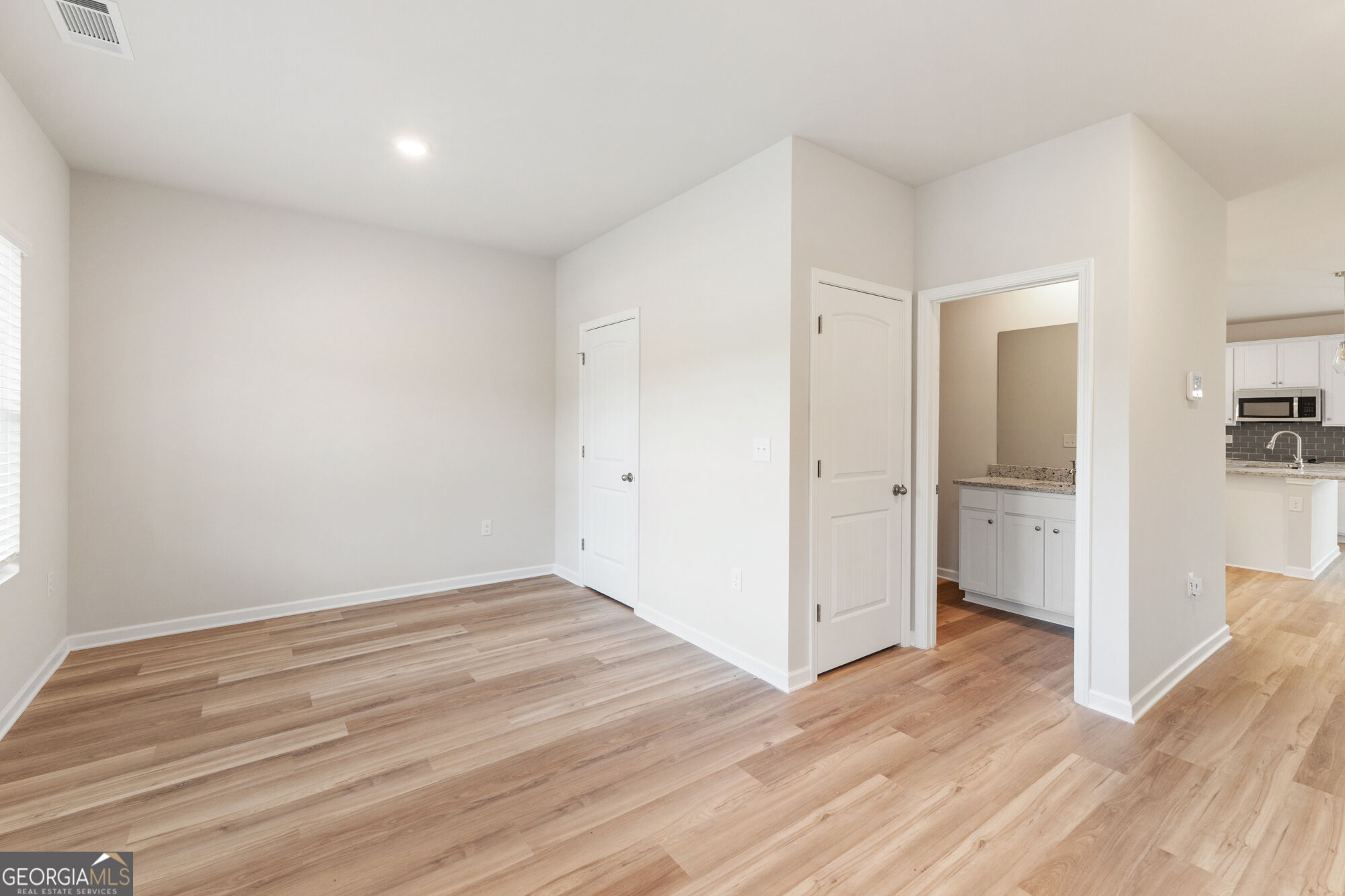 1021 Whitman Way Property Photo 18