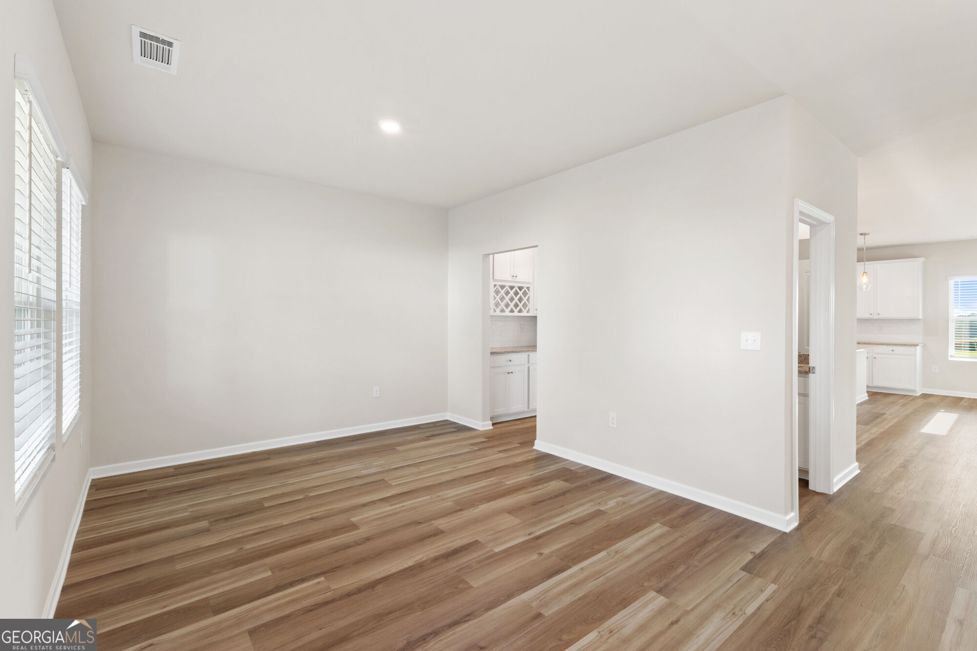 1013 Whitman Way Property Photo 4