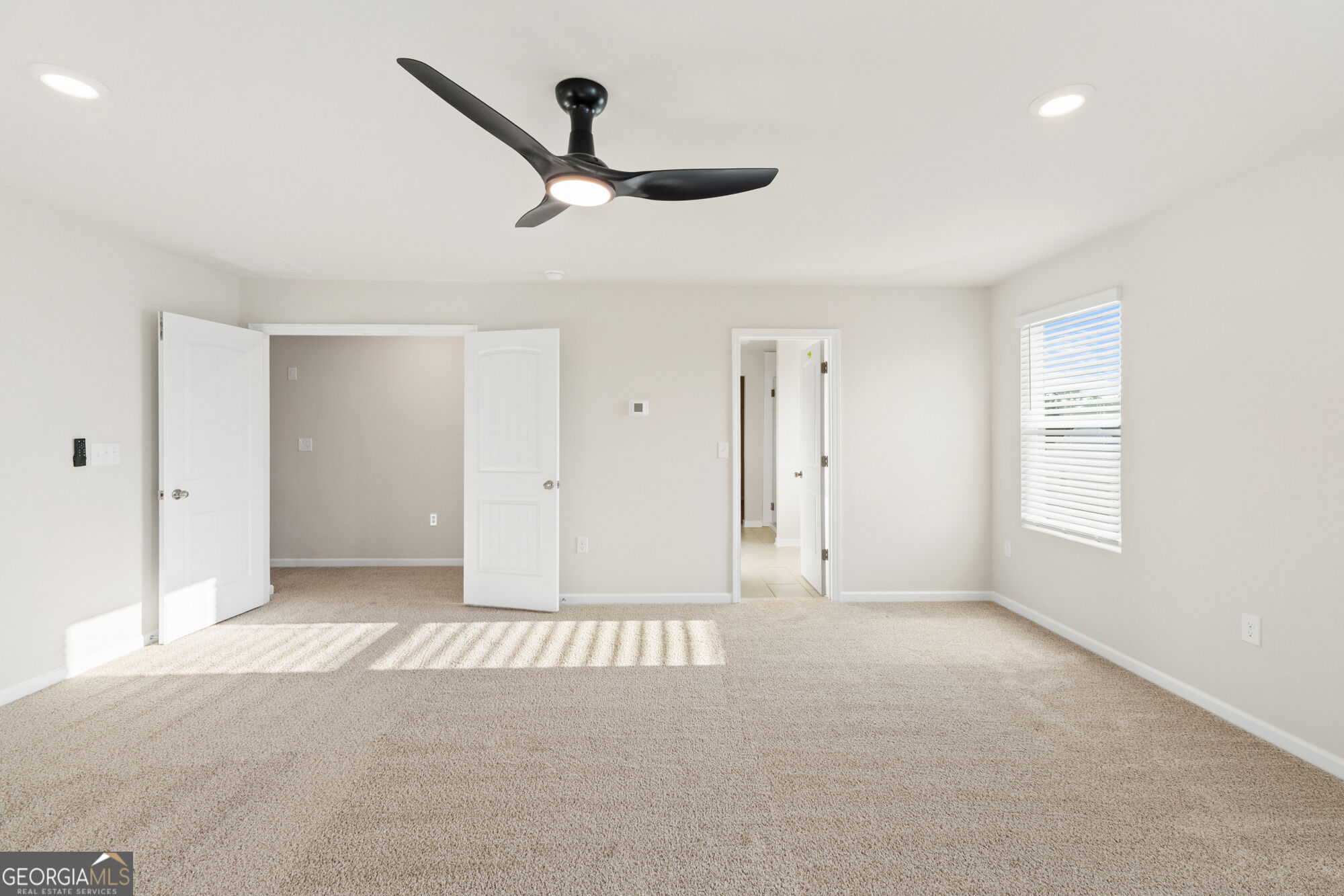 1013 Whitman Way Property Photo 13