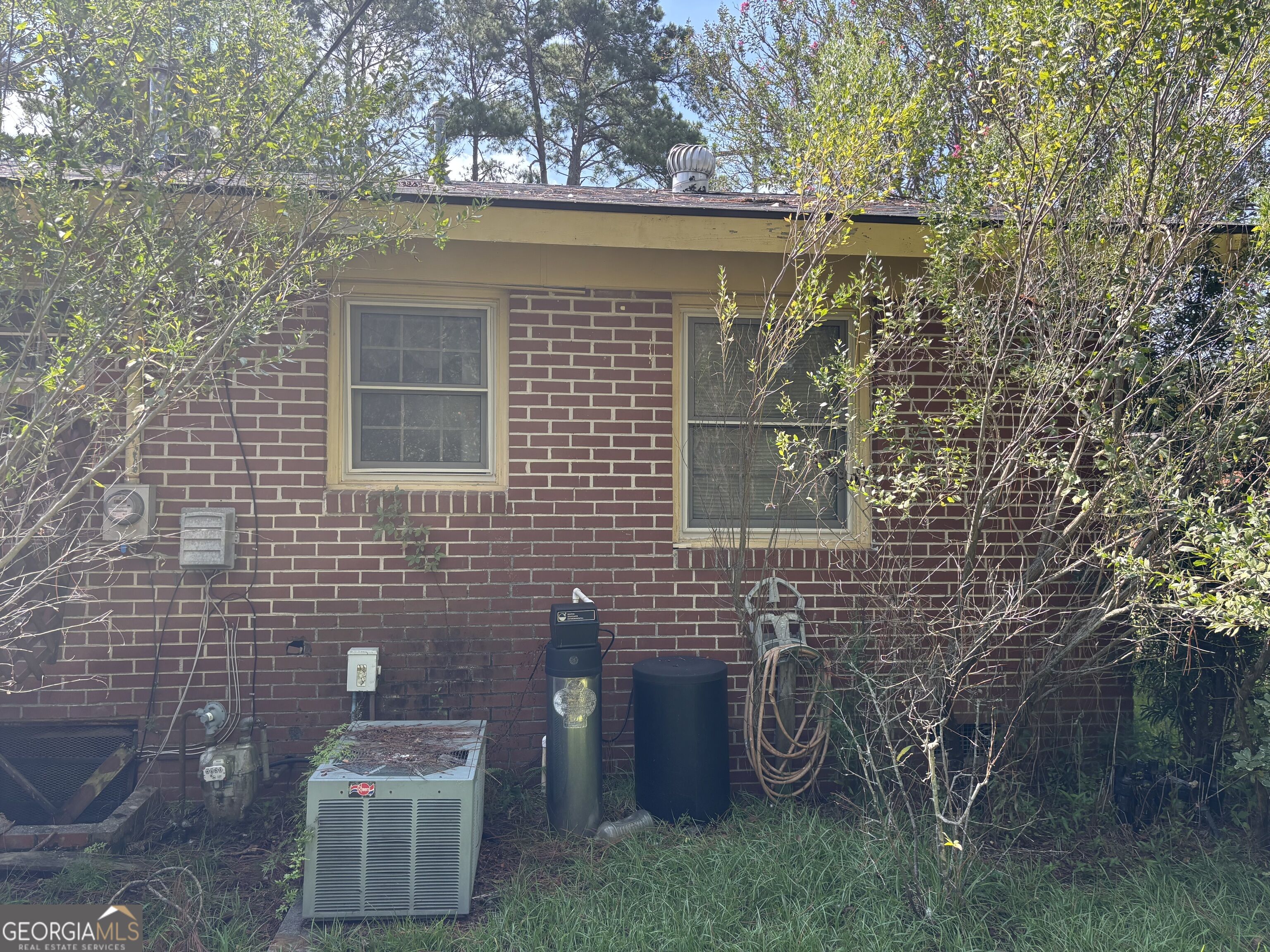 321 Southwood Drive Property Photo 2