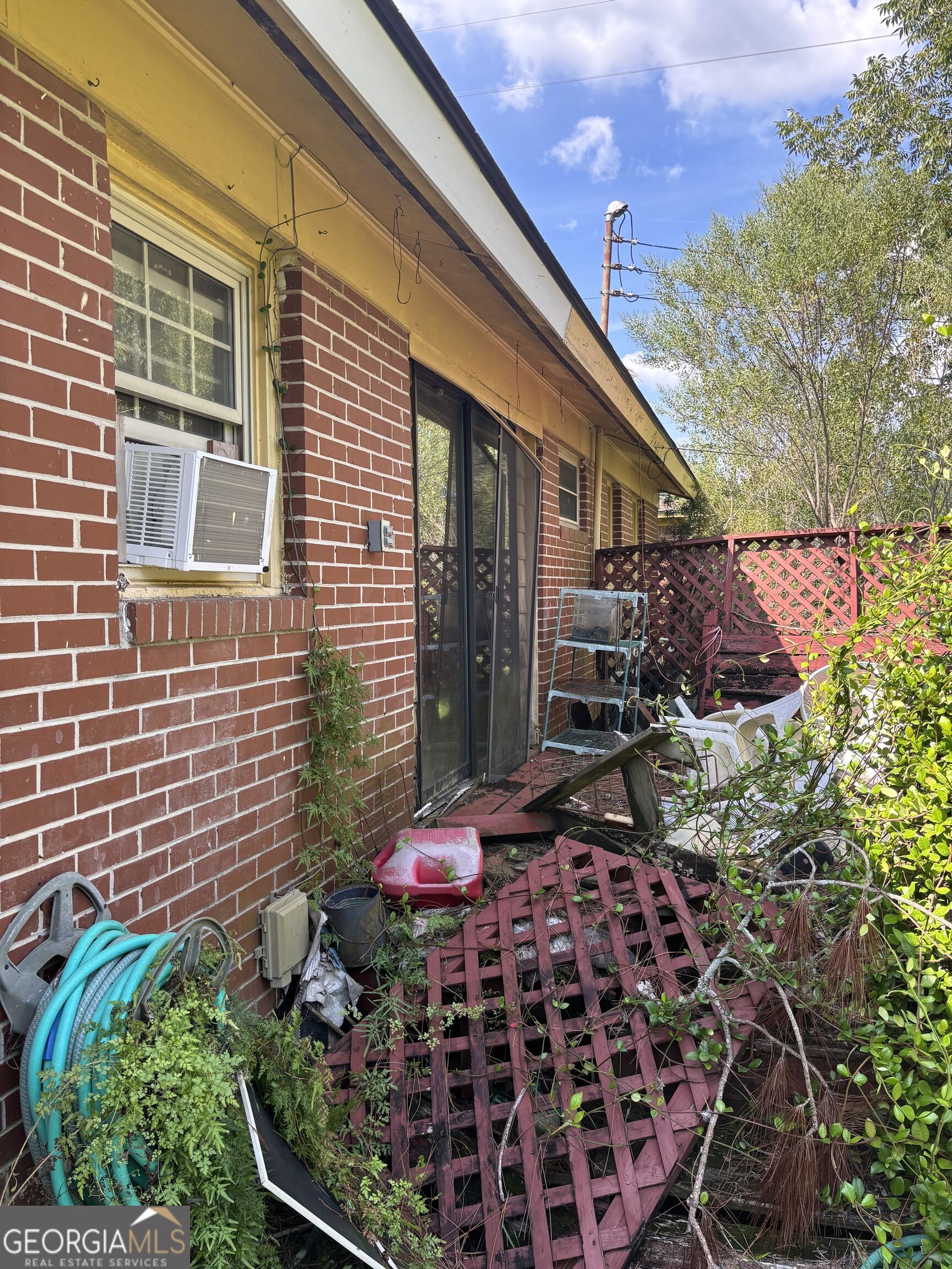 321 Southwood Drive Property Photo 3