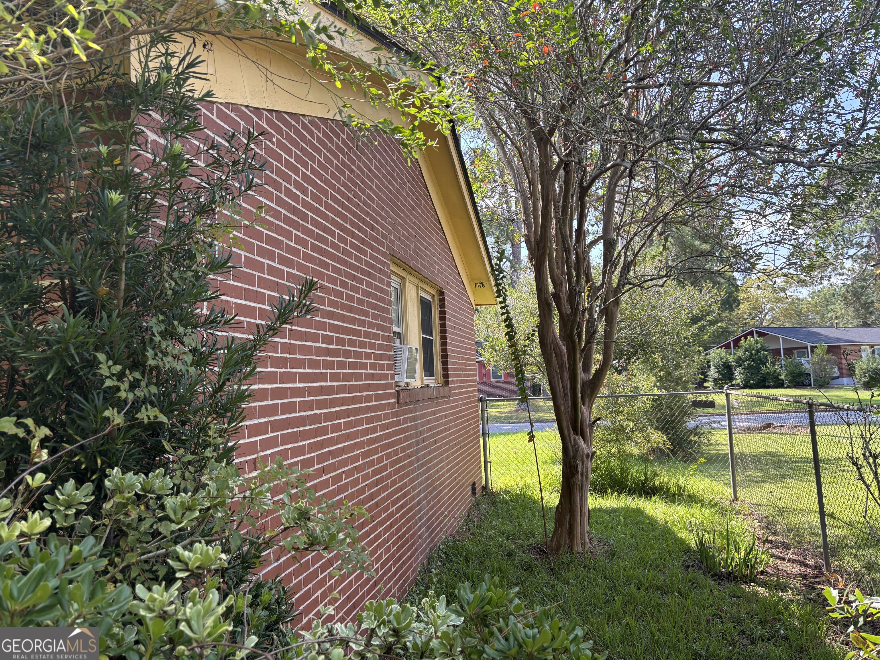 321 Southwood Drive Property Photo 4