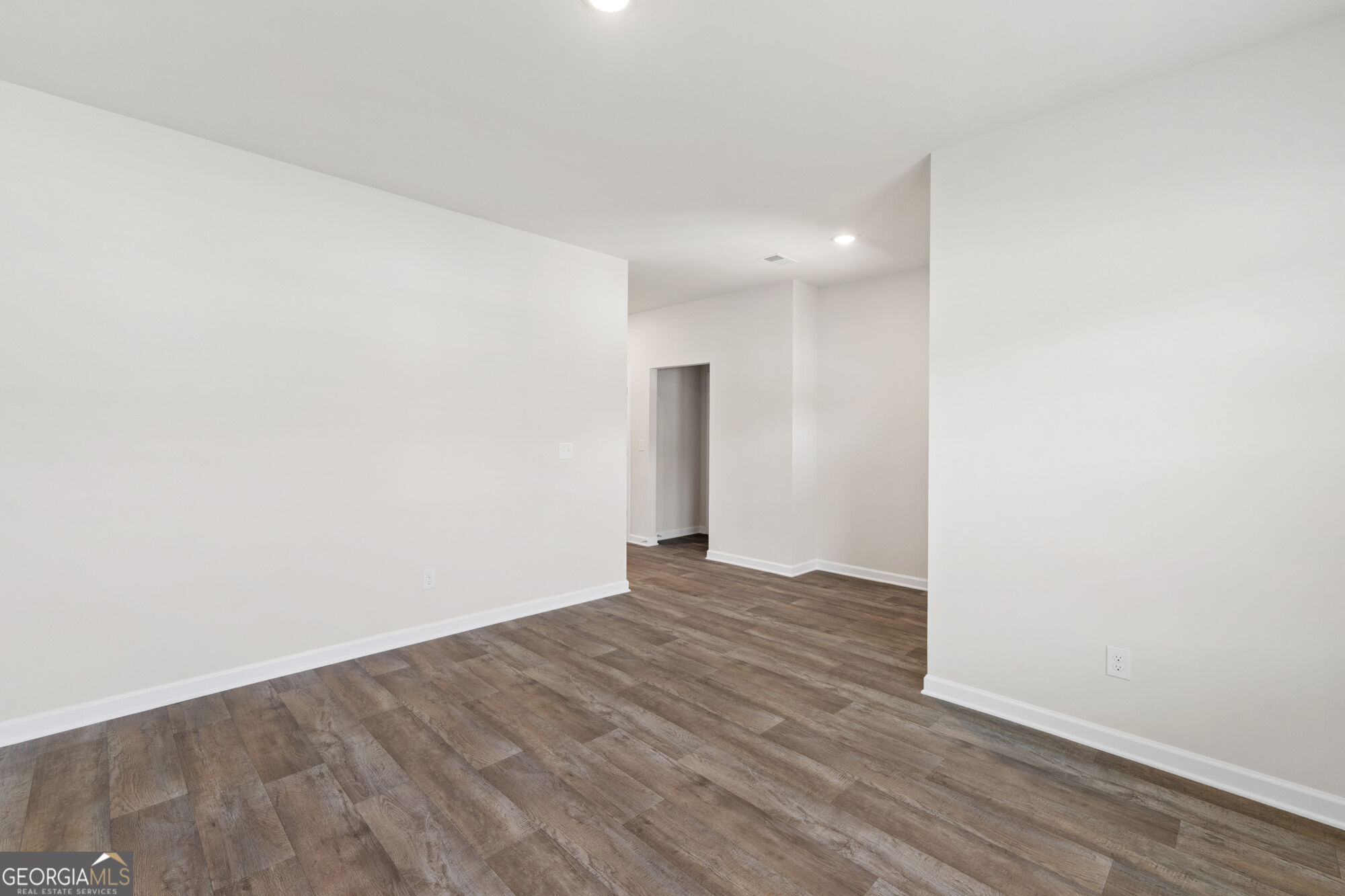 1005 Whitman Way Property Photo 2