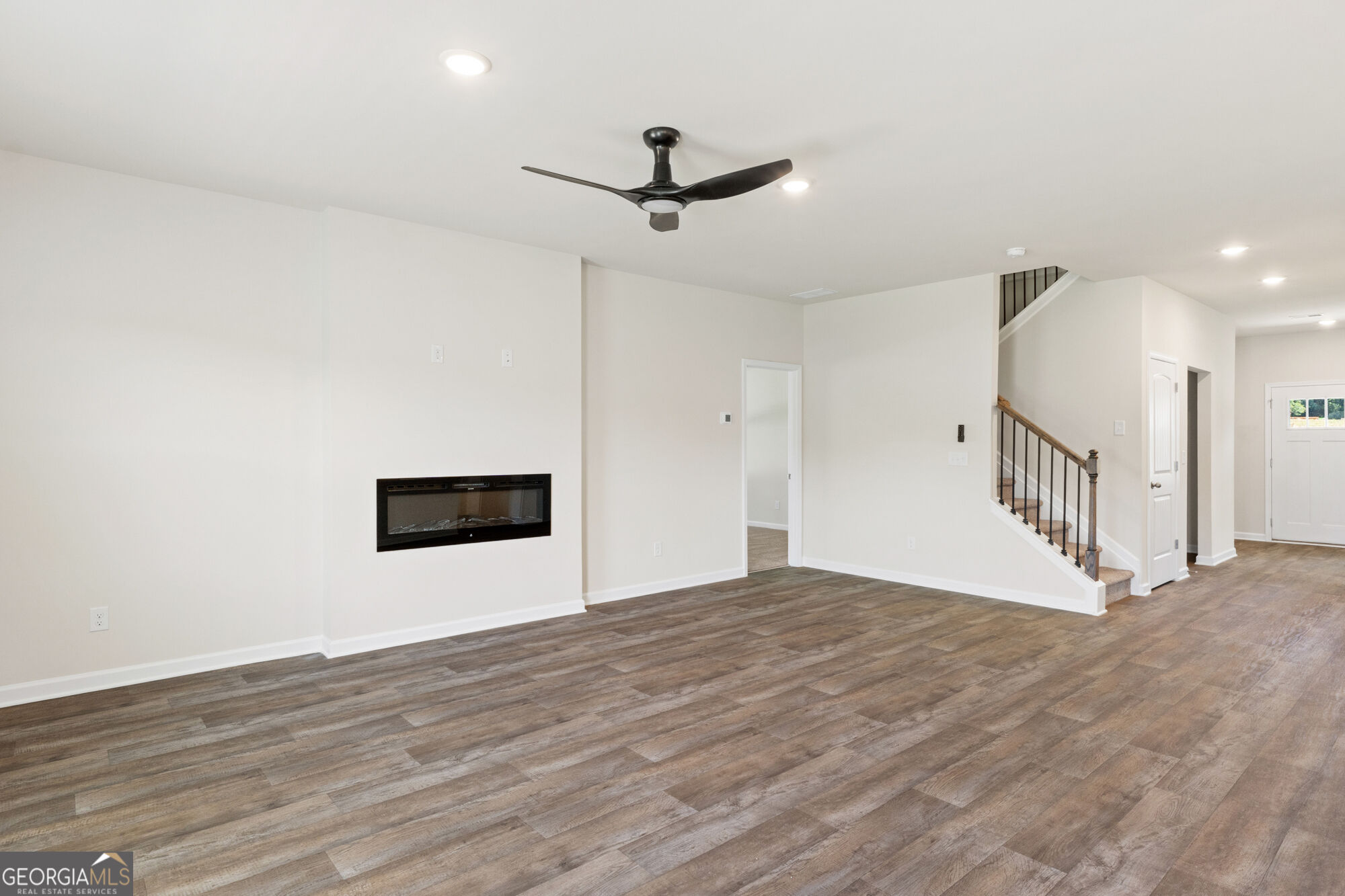 1005 Whitman Way Property Photo 10