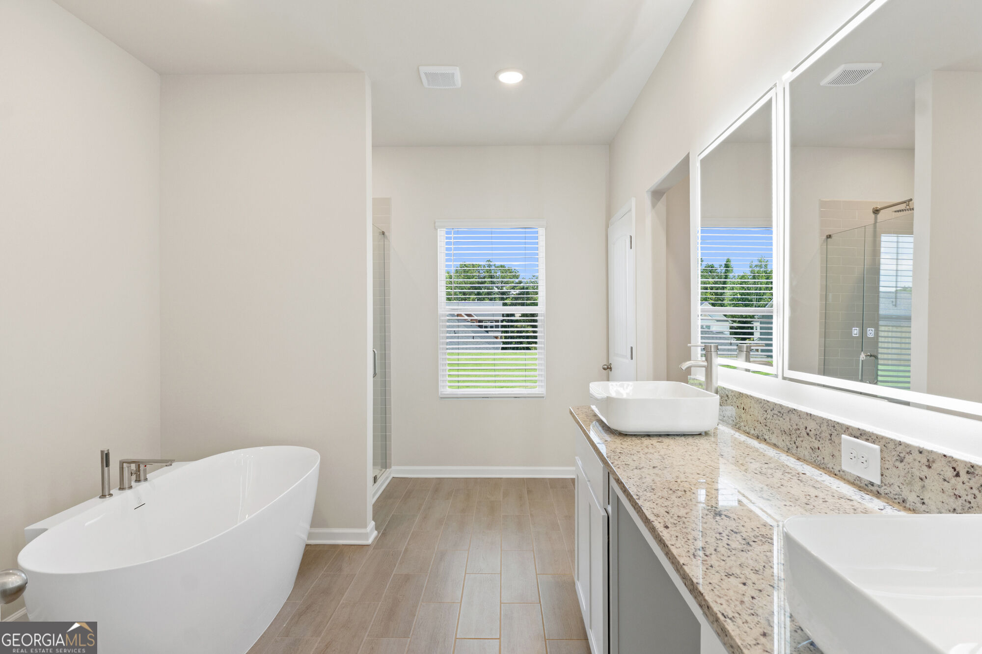 1005 Whitman Way Property Photo 13
