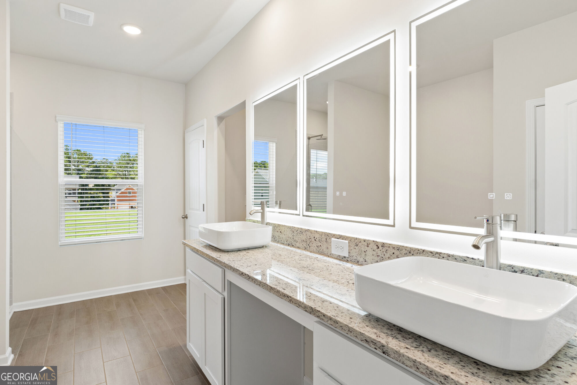 1005 Whitman Way Property Photo 14