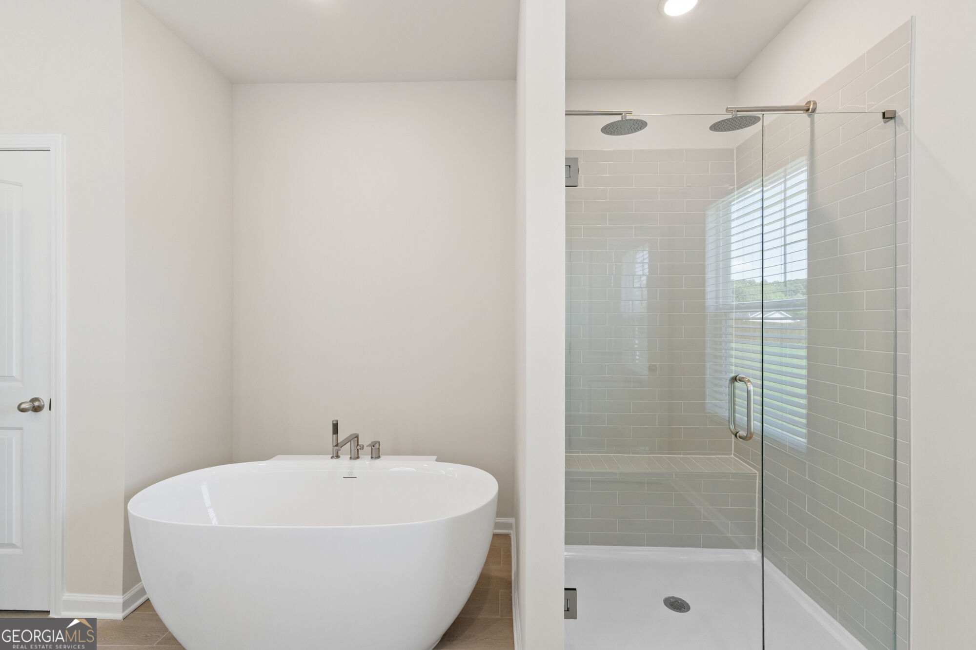 1005 Whitman Way Property Photo 15