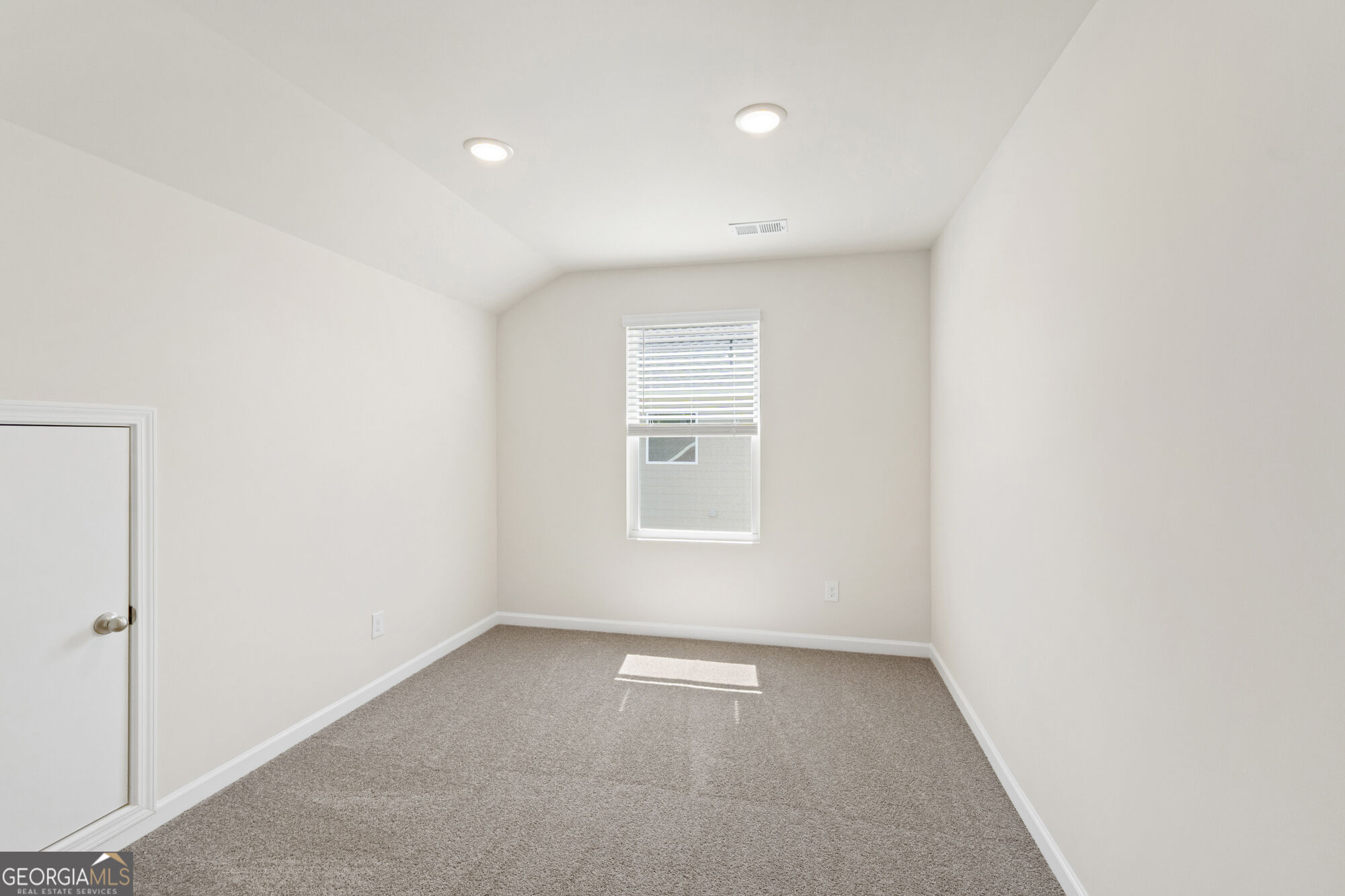 1005 Whitman Way Property Photo 19