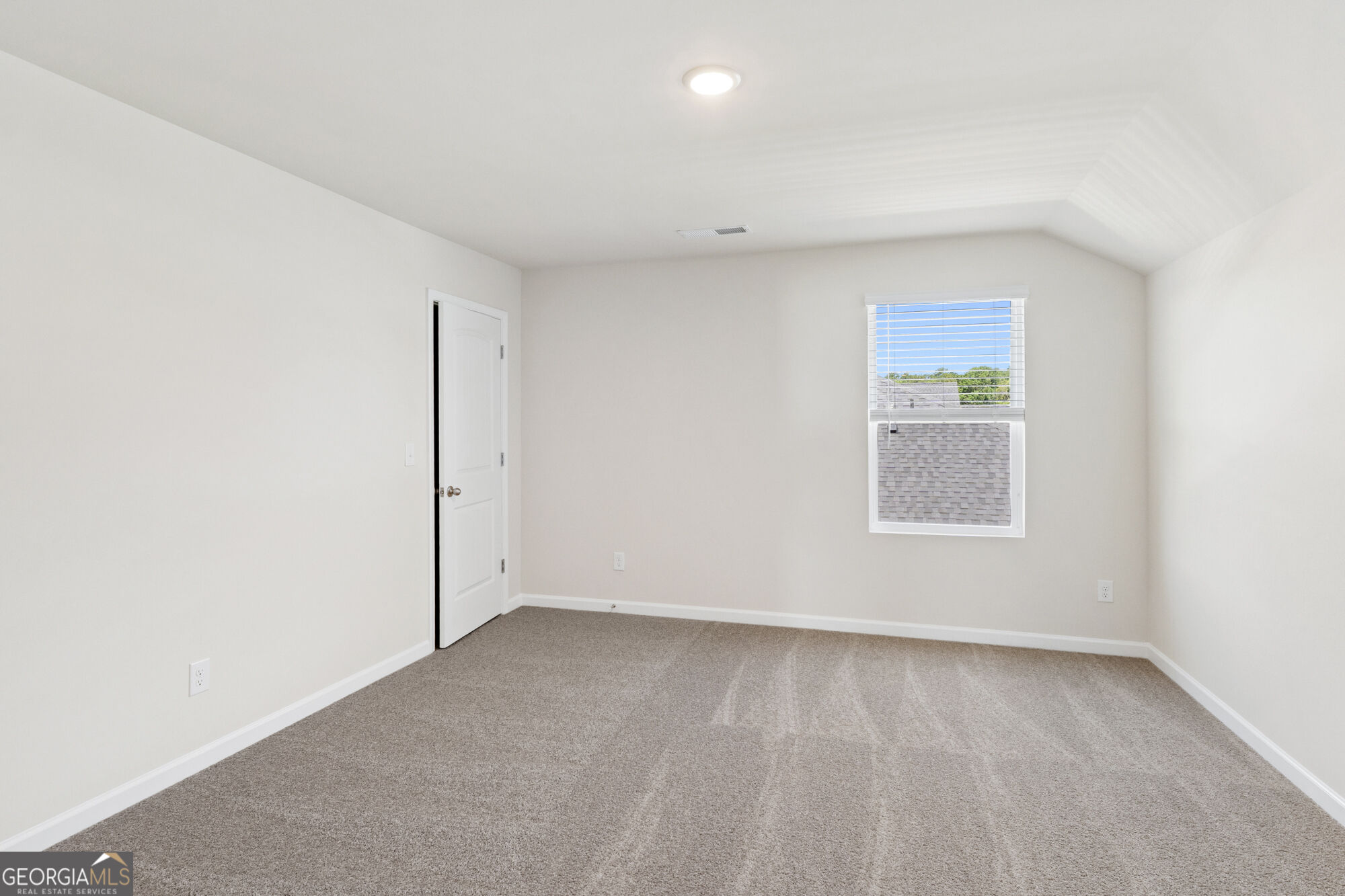 1005 Whitman Way Property Photo 22