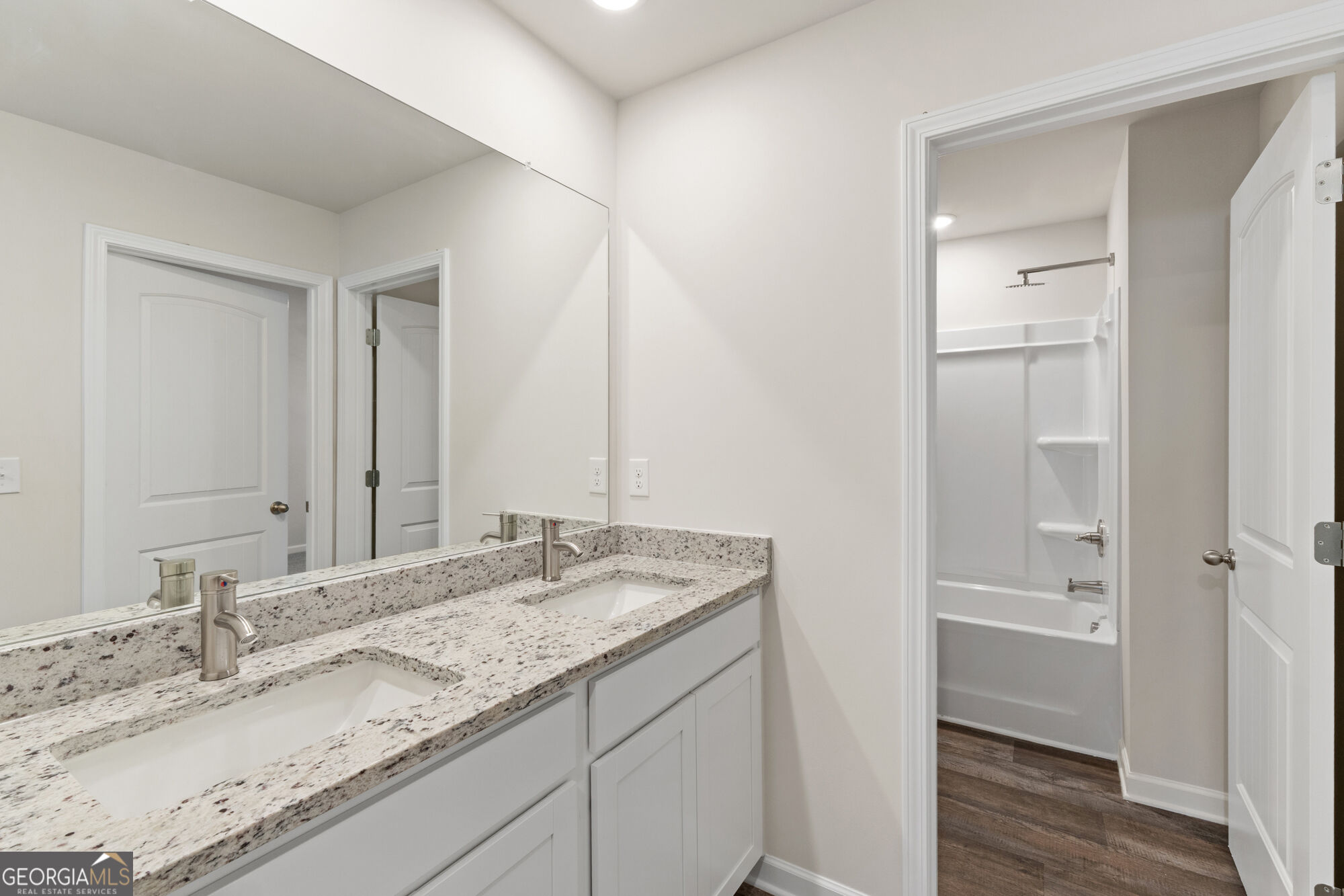 1005 Whitman Way Property Photo 24