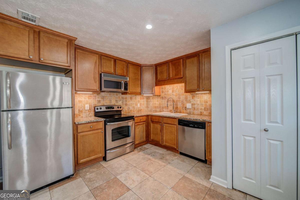 280 Winding River Road # B Property Photo 10